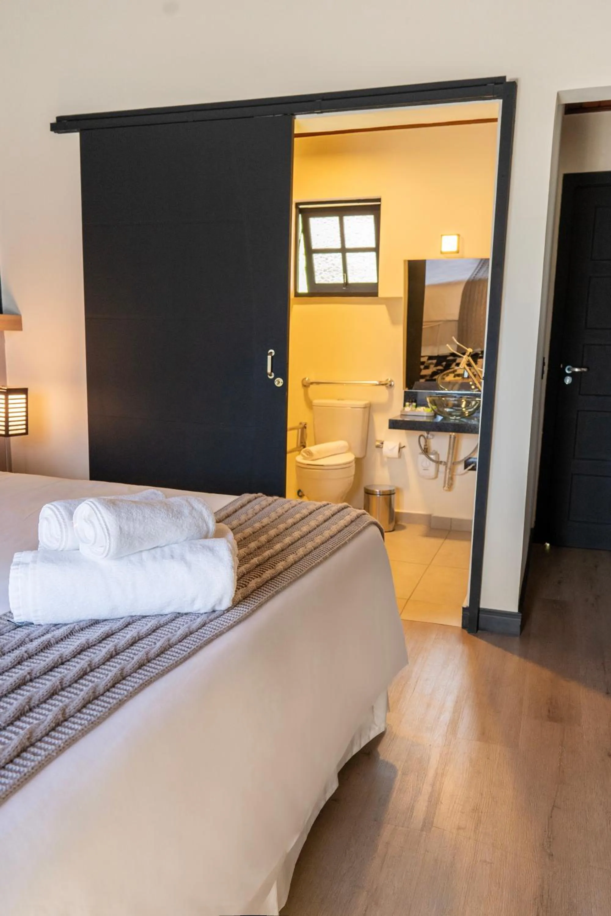 Landmark view, Bed in Pousada Terrazzo Bonjardim - by Easy Hotéis