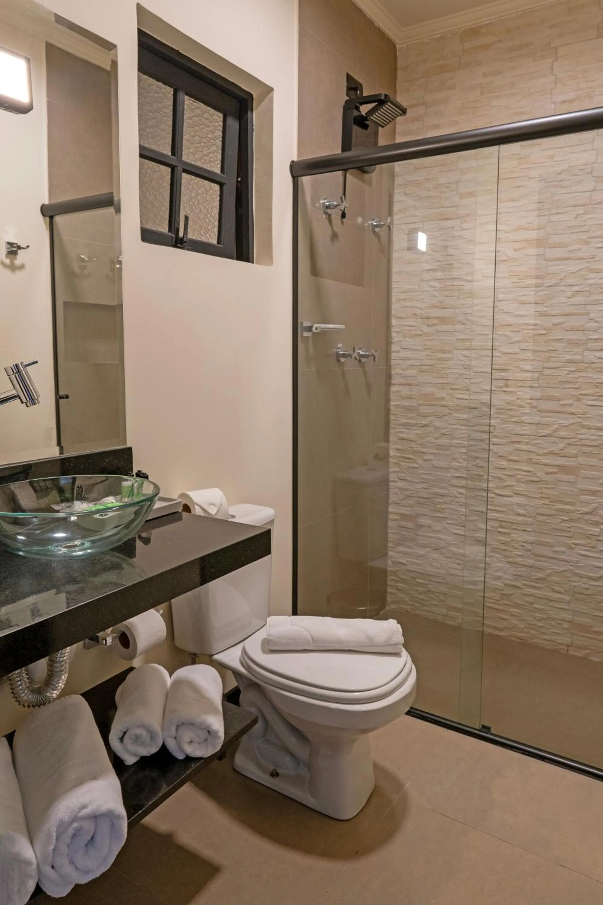 Bathroom in Pousada Terrazzo Bonjardim - by Easy Hotéis