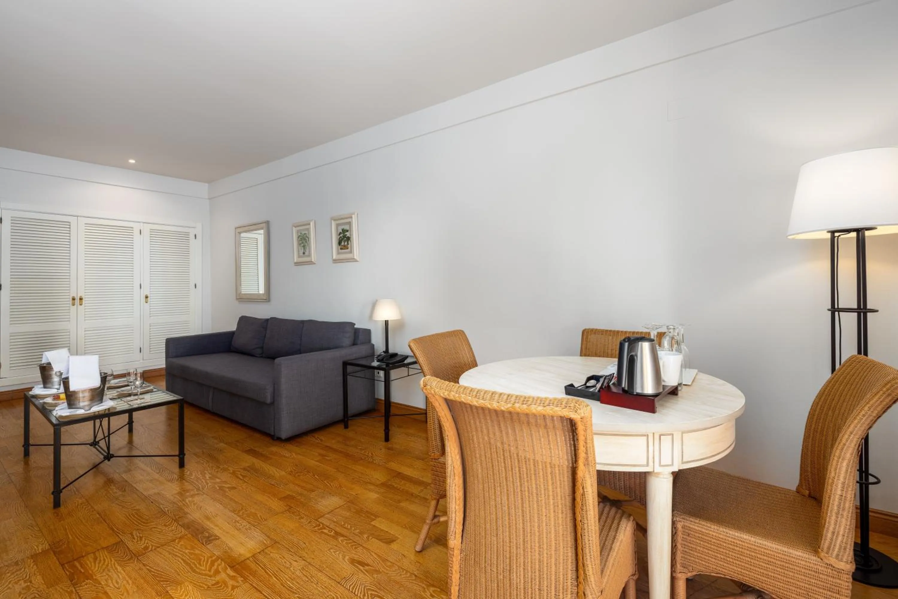 Living room, Bed in AZZ Guadacorte Campo de Gibraltar