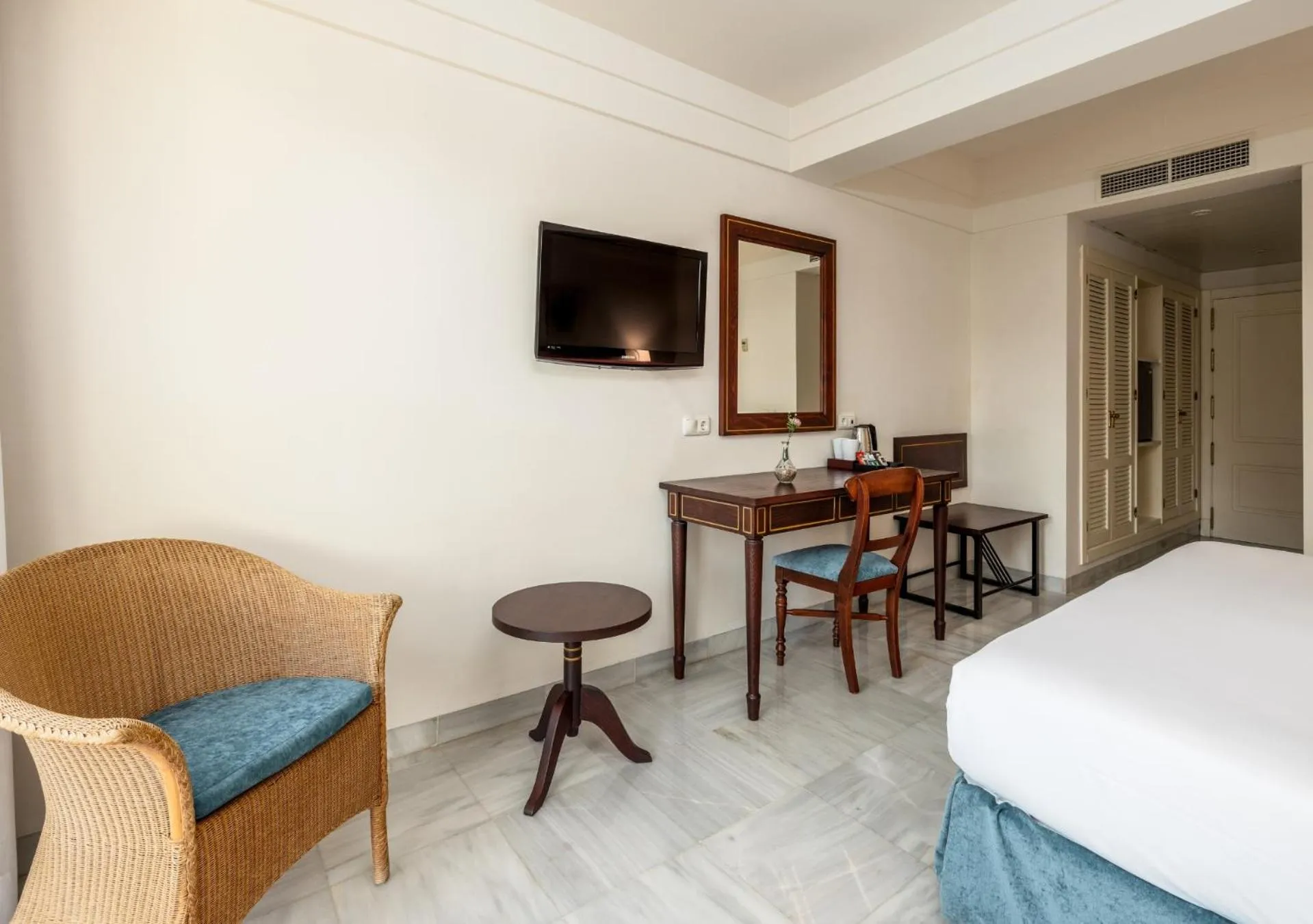 Photo of the whole room, Bed in AZZ Guadacorte Campo de Gibraltar