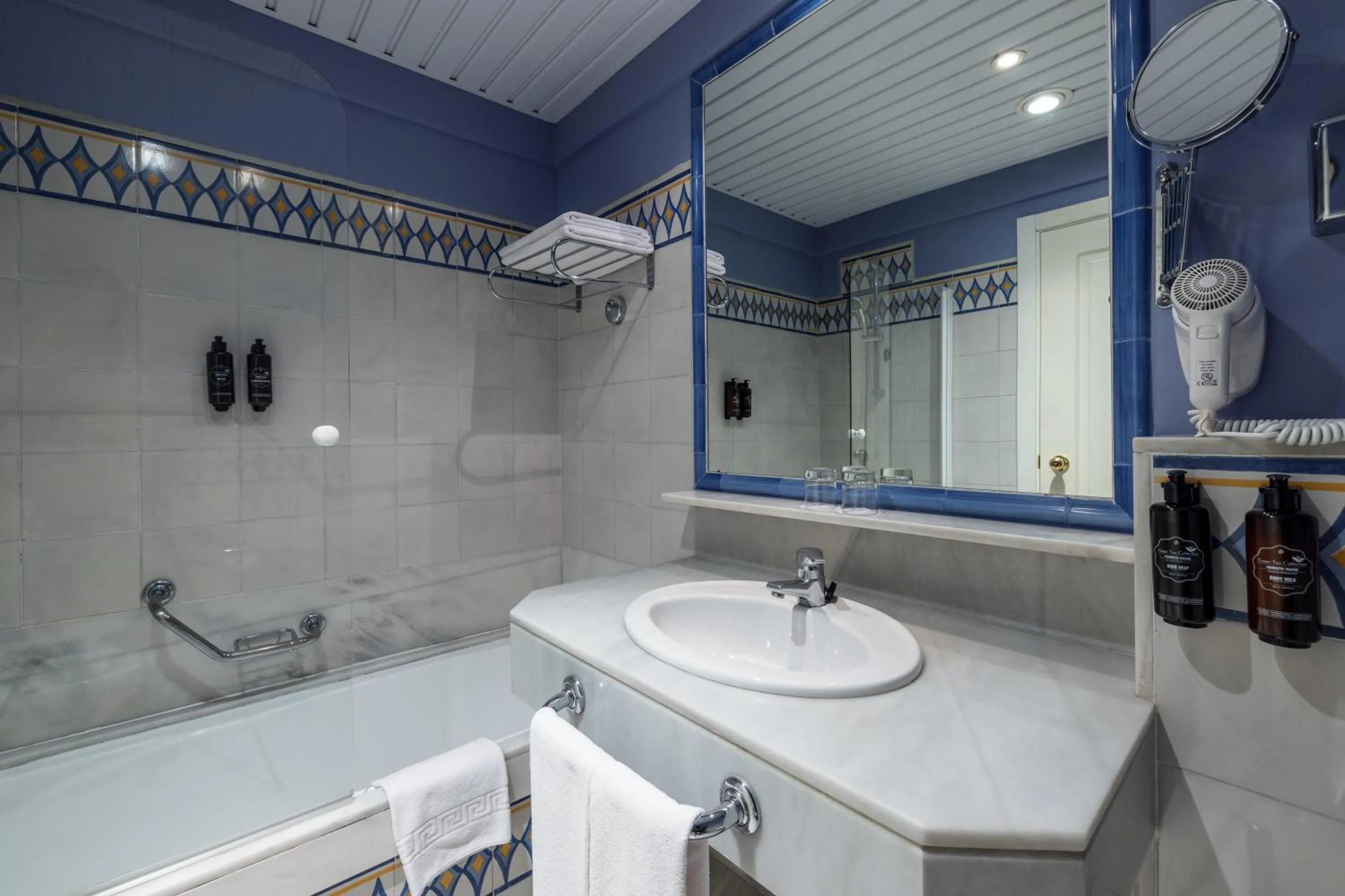 Bathroom in AZZ Guadacorte Campo de Gibraltar