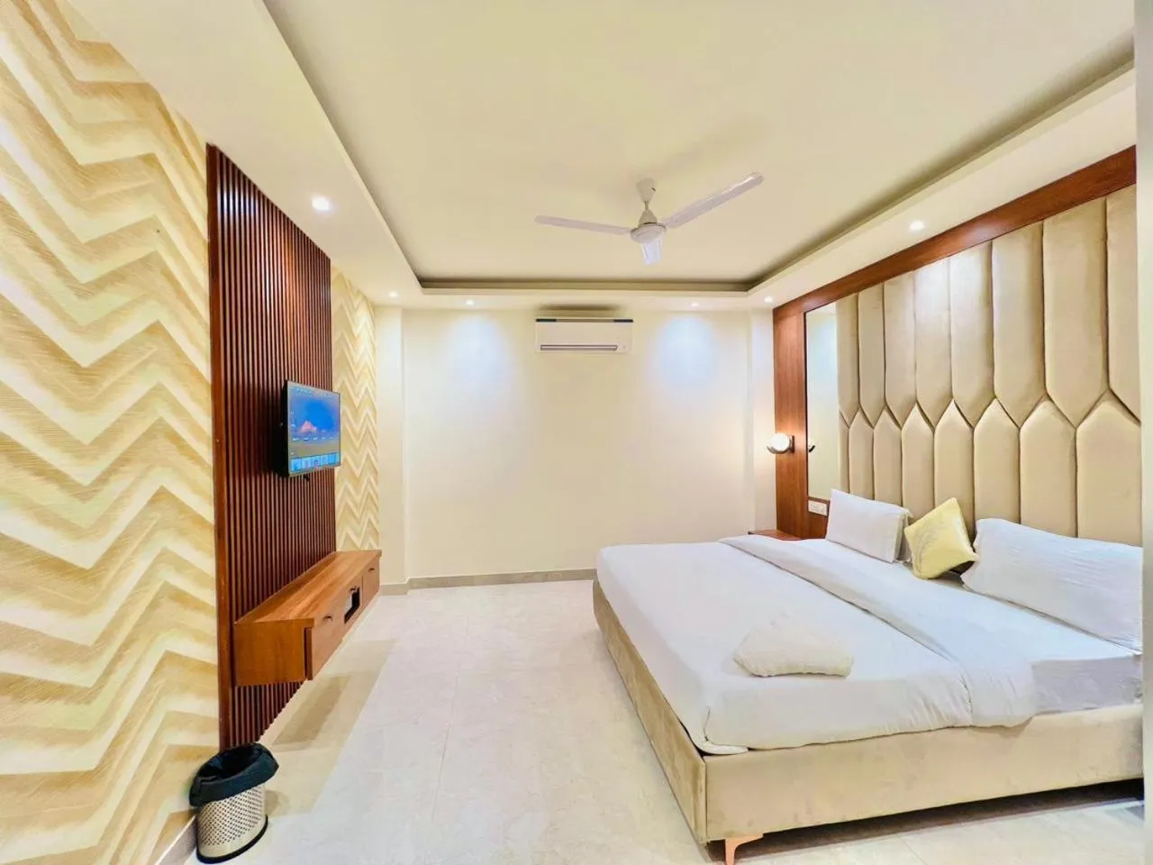 Photo of the whole room, Bed in Hotel RIVERB