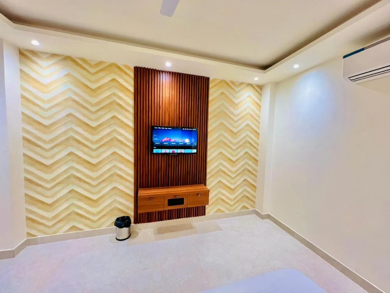 TV and multimedia, Bed in Hotel RIVERB