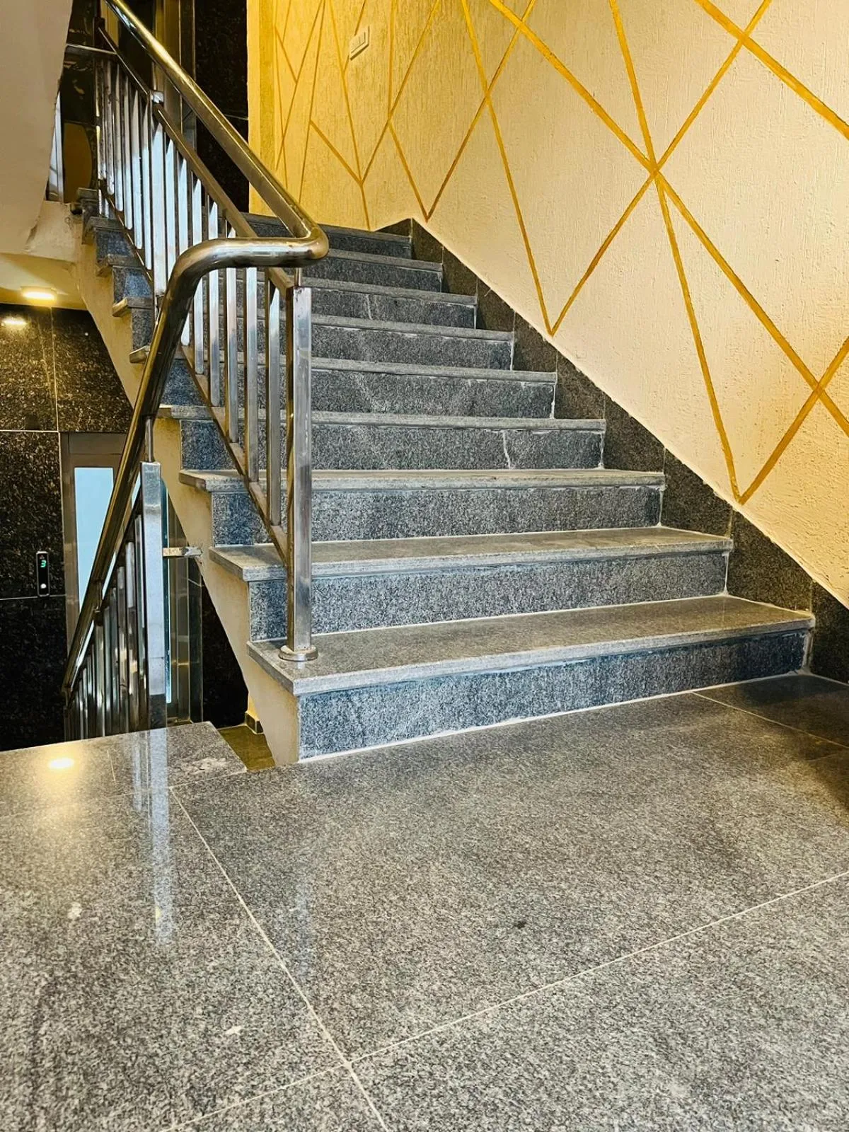 Inner courtyard view in Hotel RIVERB