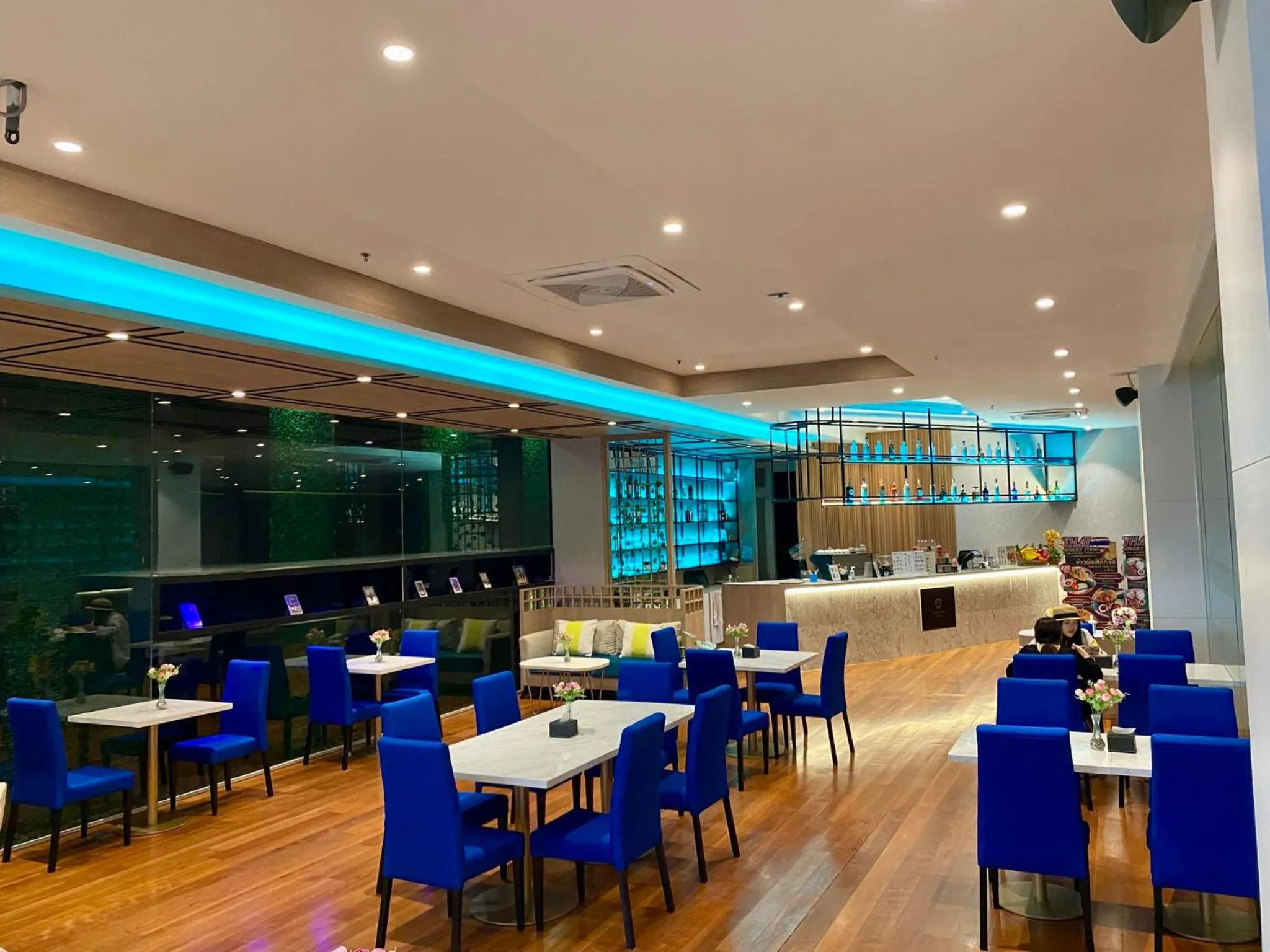 Restaurant/places to eat in Le Srivaree Suvarnabhumi Airport Hotel