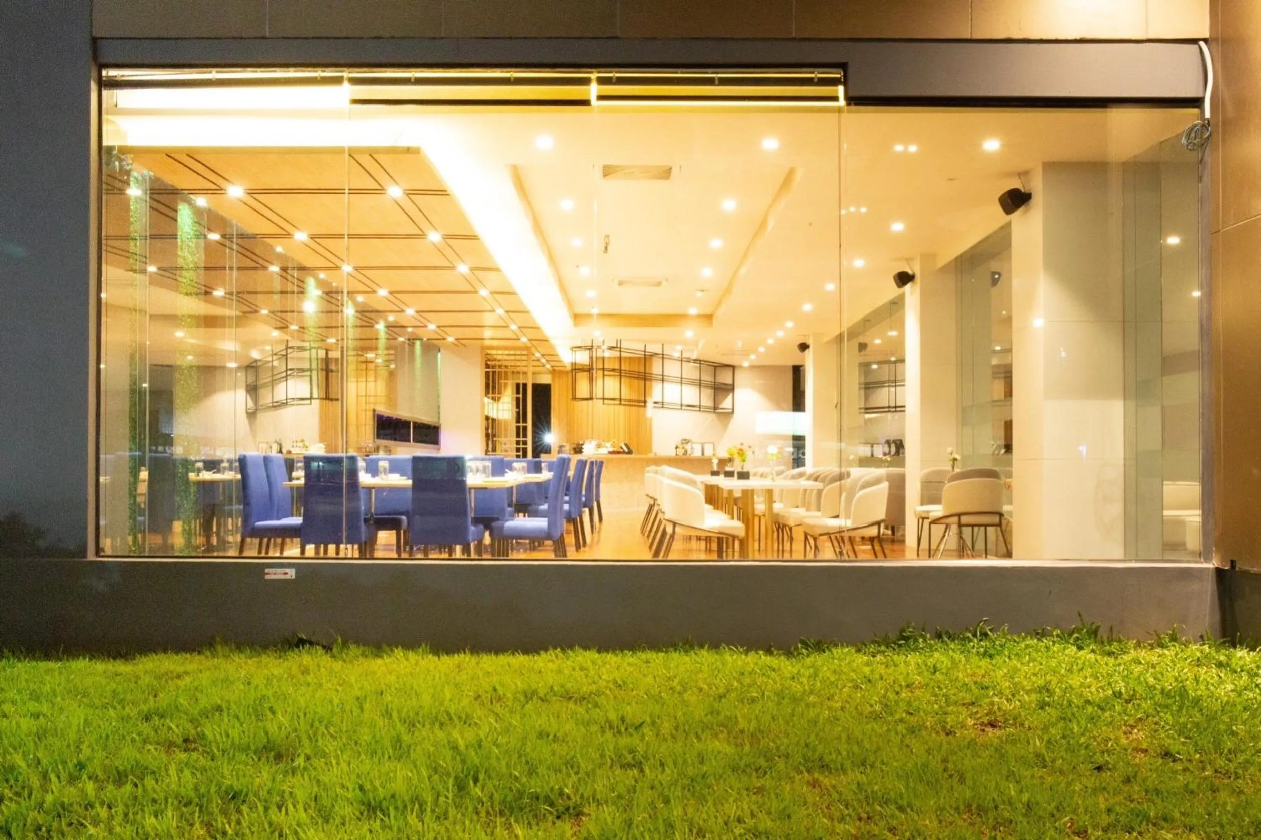 Restaurant/places to eat in Le Srivaree Suvarnabhumi Airport Hotel