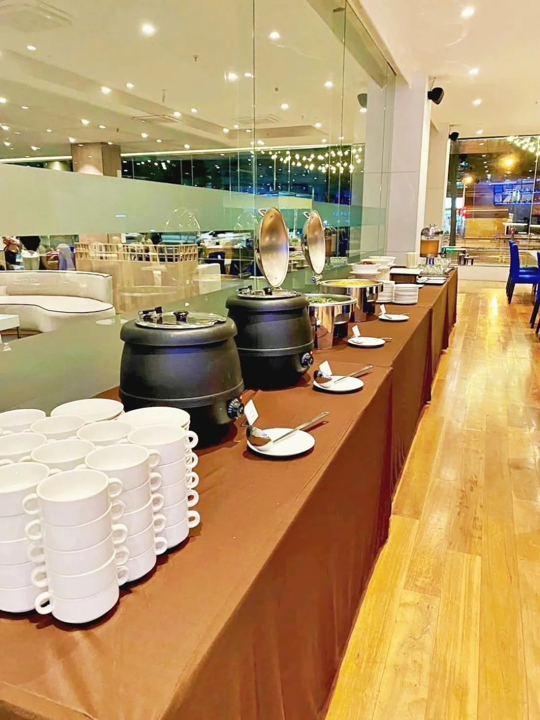 Restaurant/places to eat in Le Srivaree Suvarnabhumi Airport Hotel