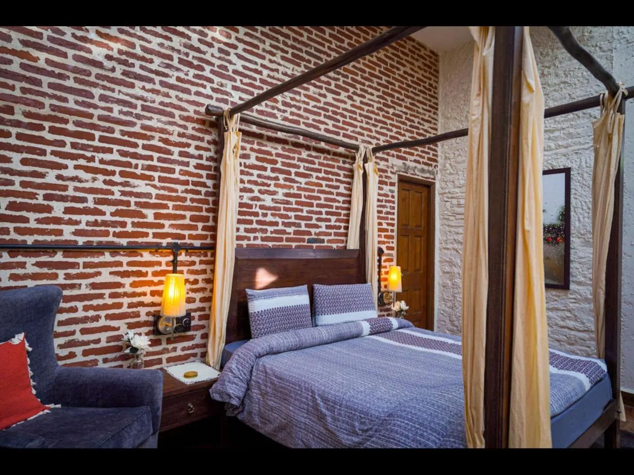 Bed in SaffronStays Ekam Walnut Suite, Chail