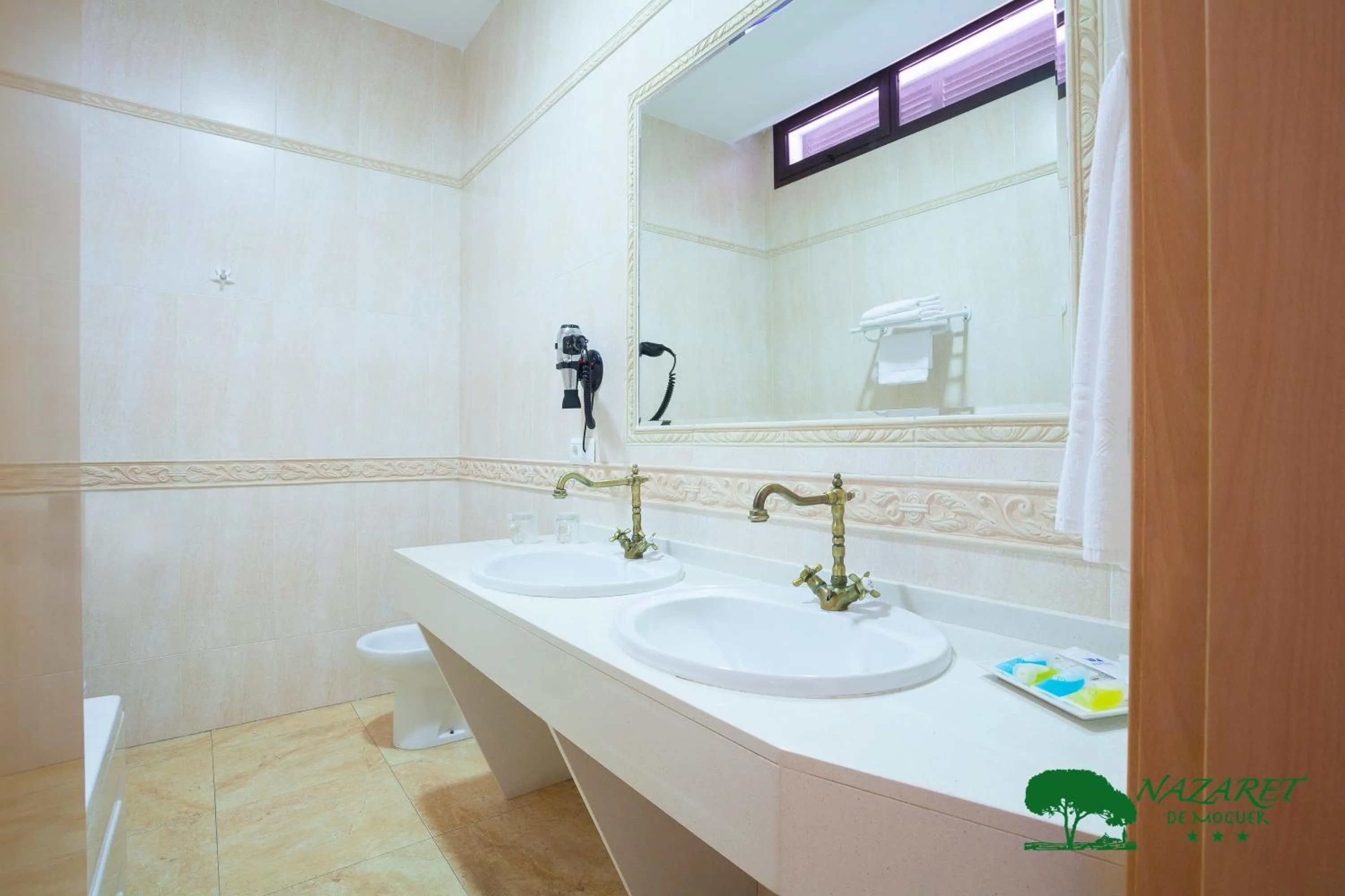 Bathroom in Complejo Turístico Rural Nazaret De Moguer