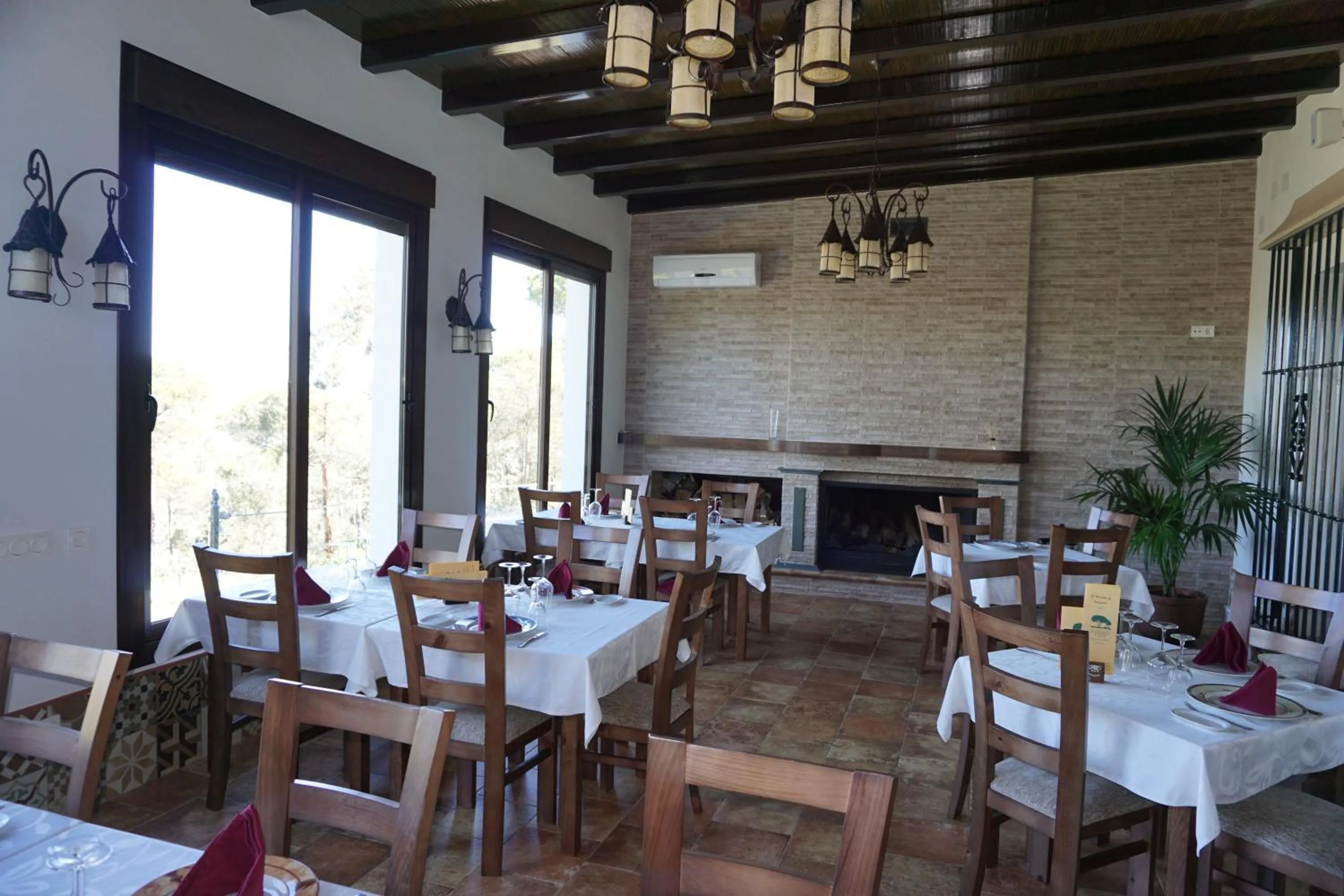 Restaurant/places to eat in Complejo Turístico Rural Nazaret De Moguer