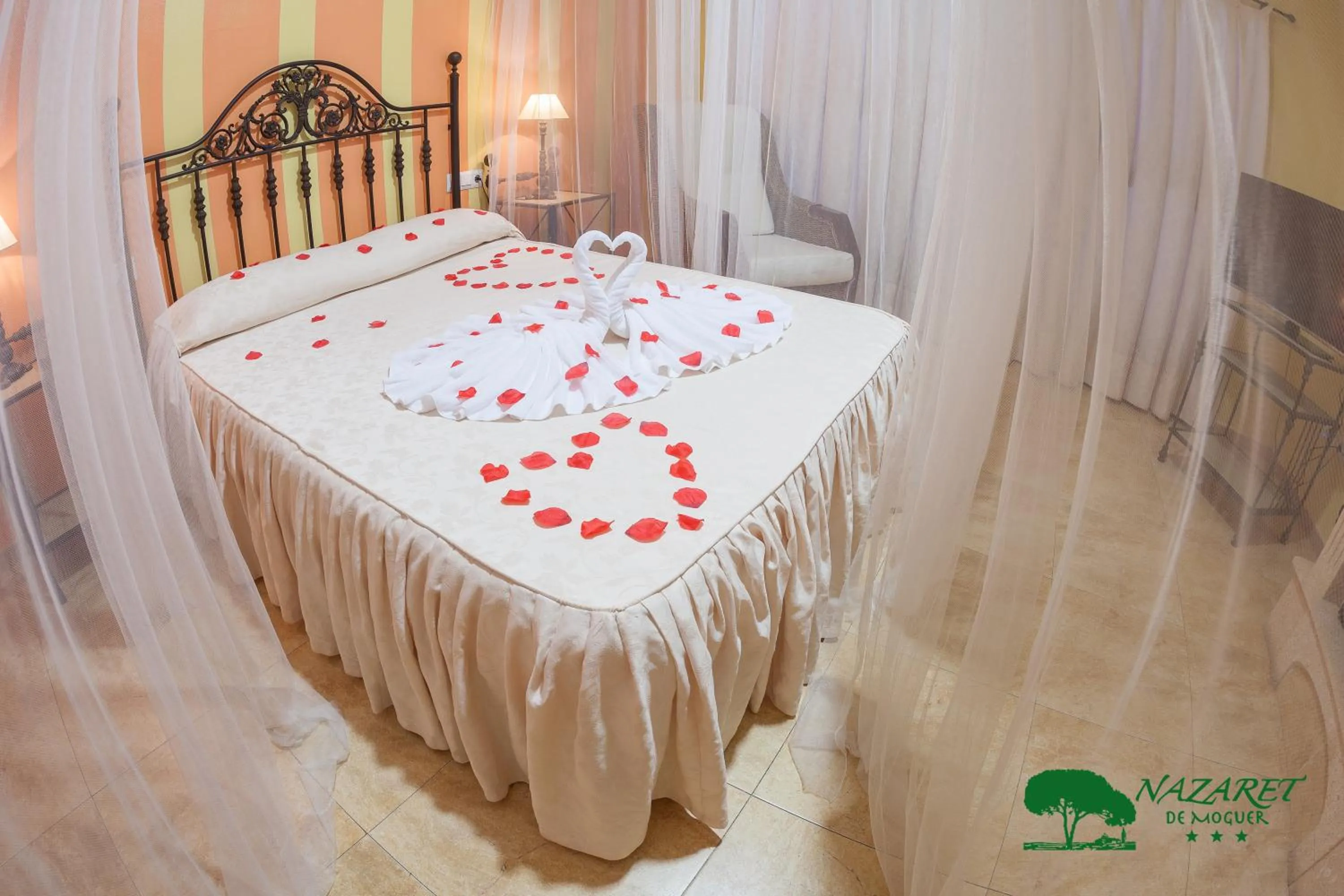 Decorative detail, Bed in Complejo Turístico Rural Nazaret De Moguer