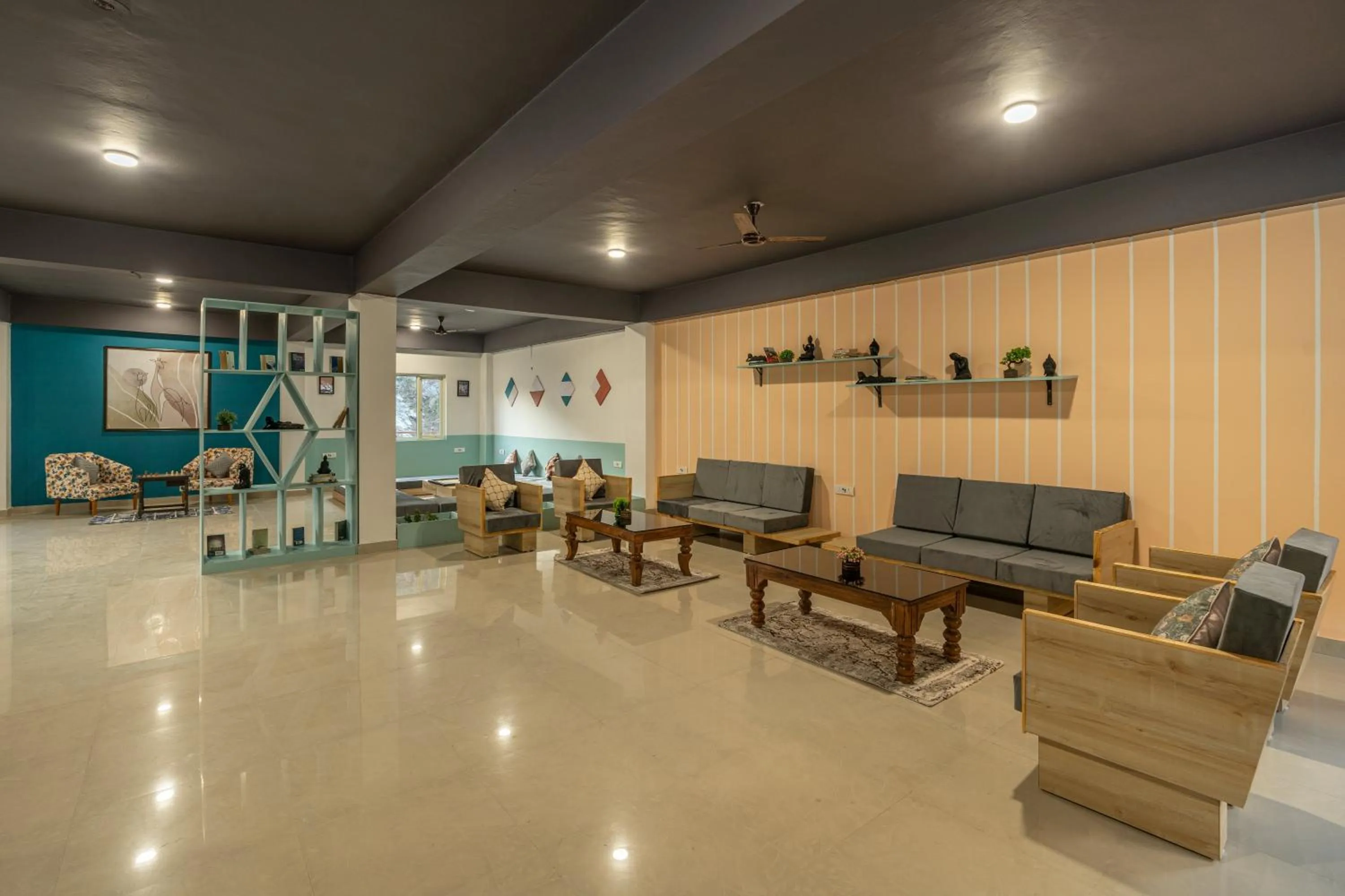 Living room in Zostel Plus Kareri