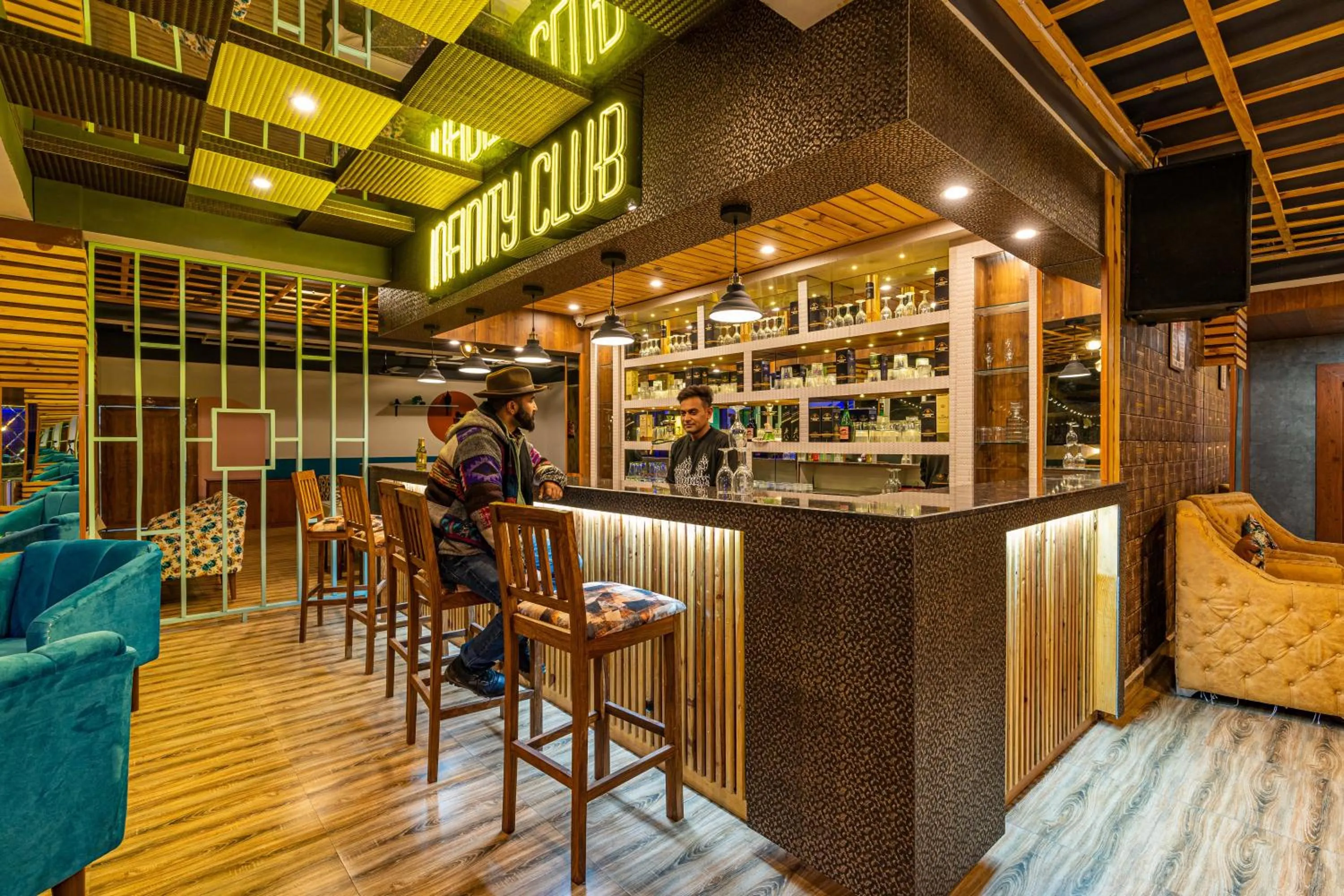 Lounge or bar in Zostel Plus Kareri