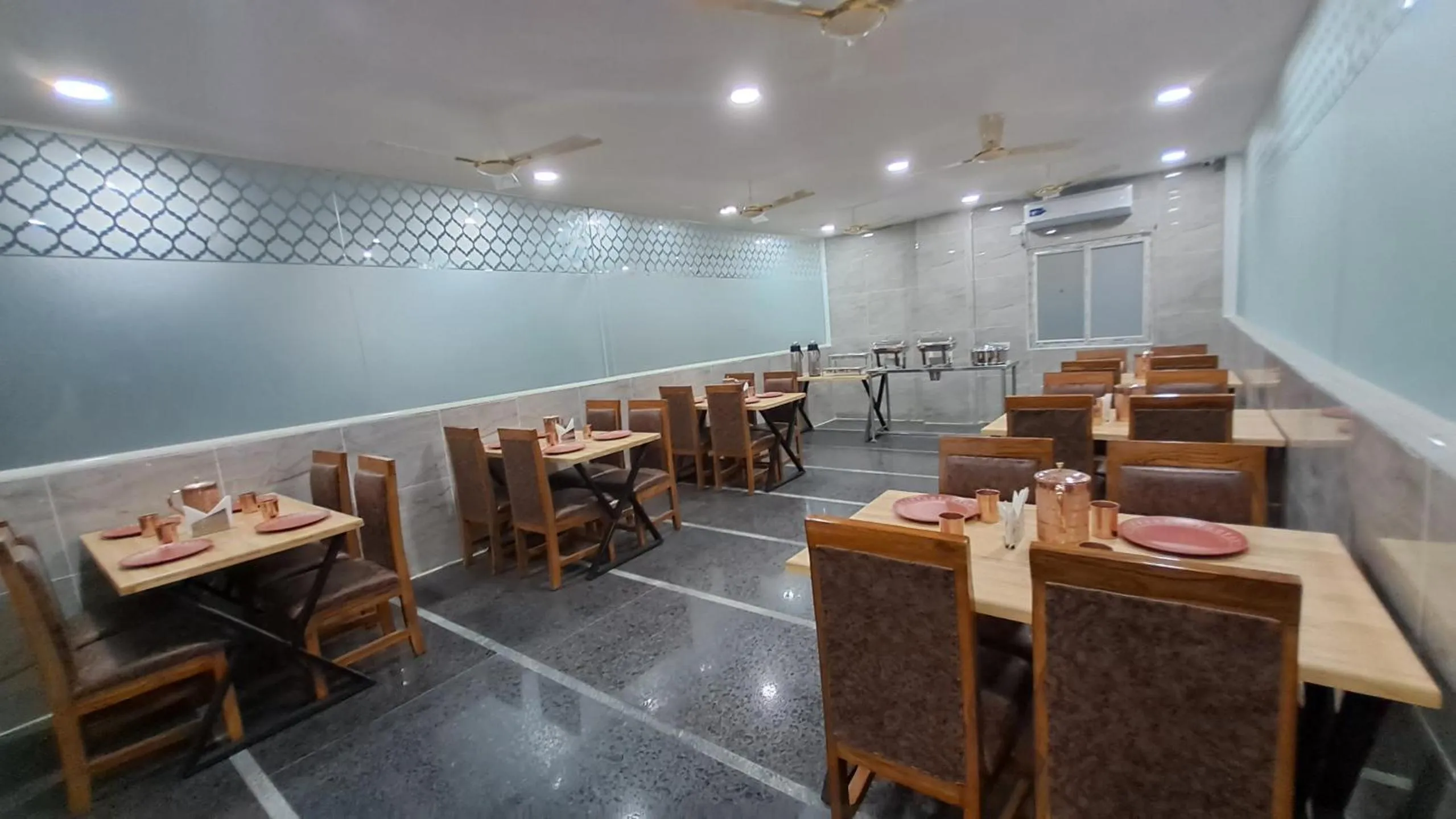 Restaurant/places to eat in The Balcony Hotel