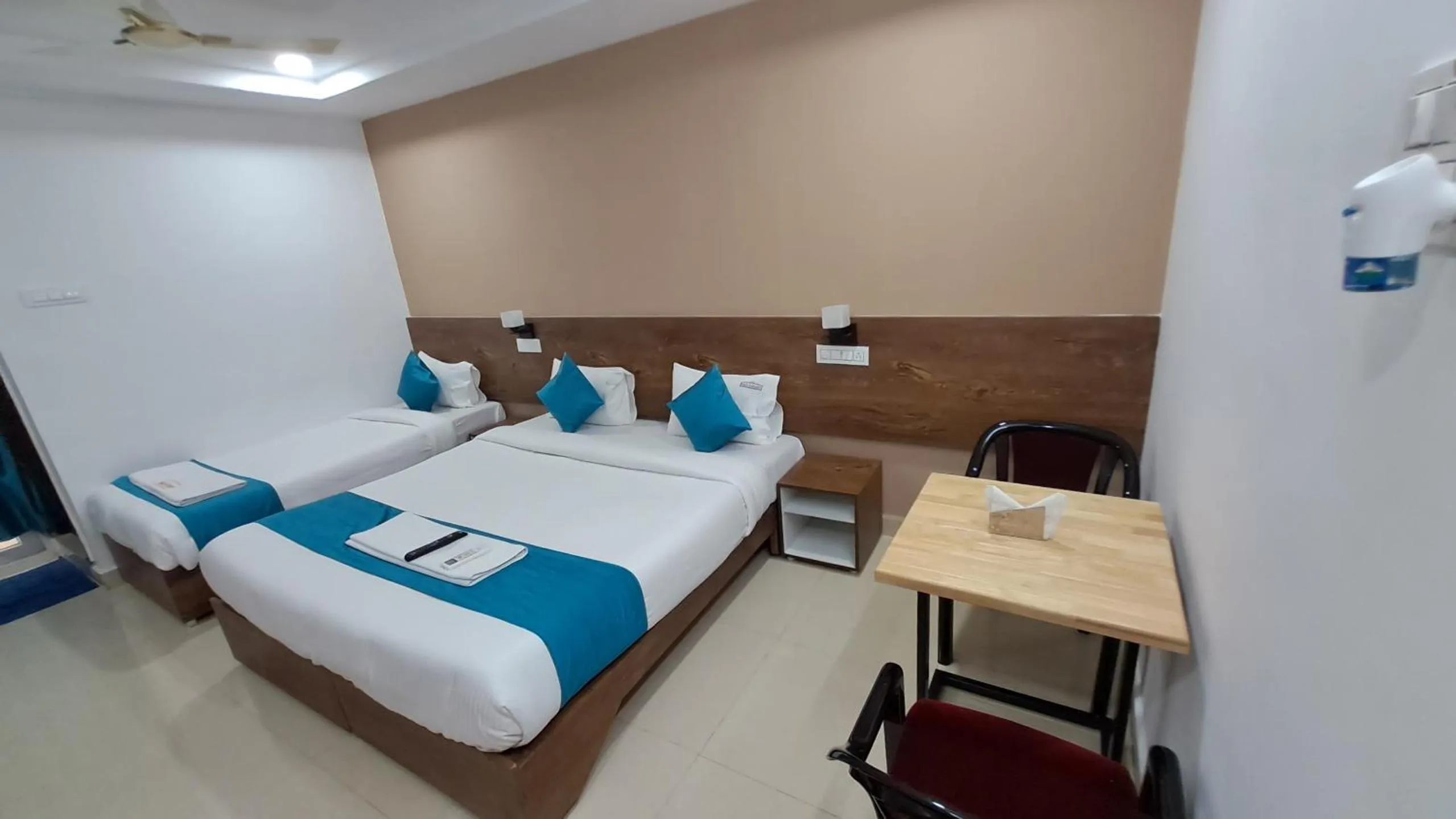 Bedroom, Bed in The Balcony Hotel