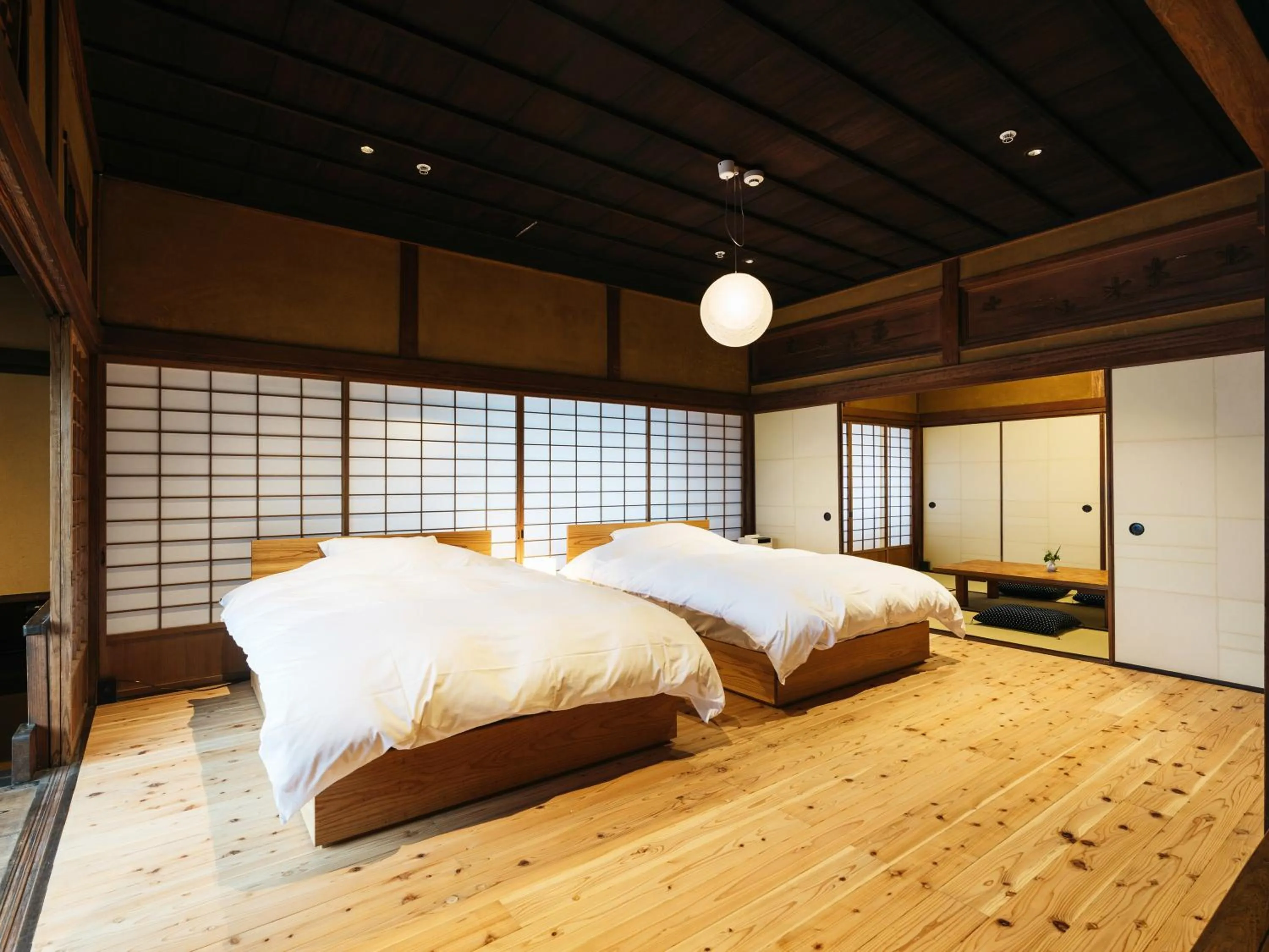 Bedroom, Bed in Minamo