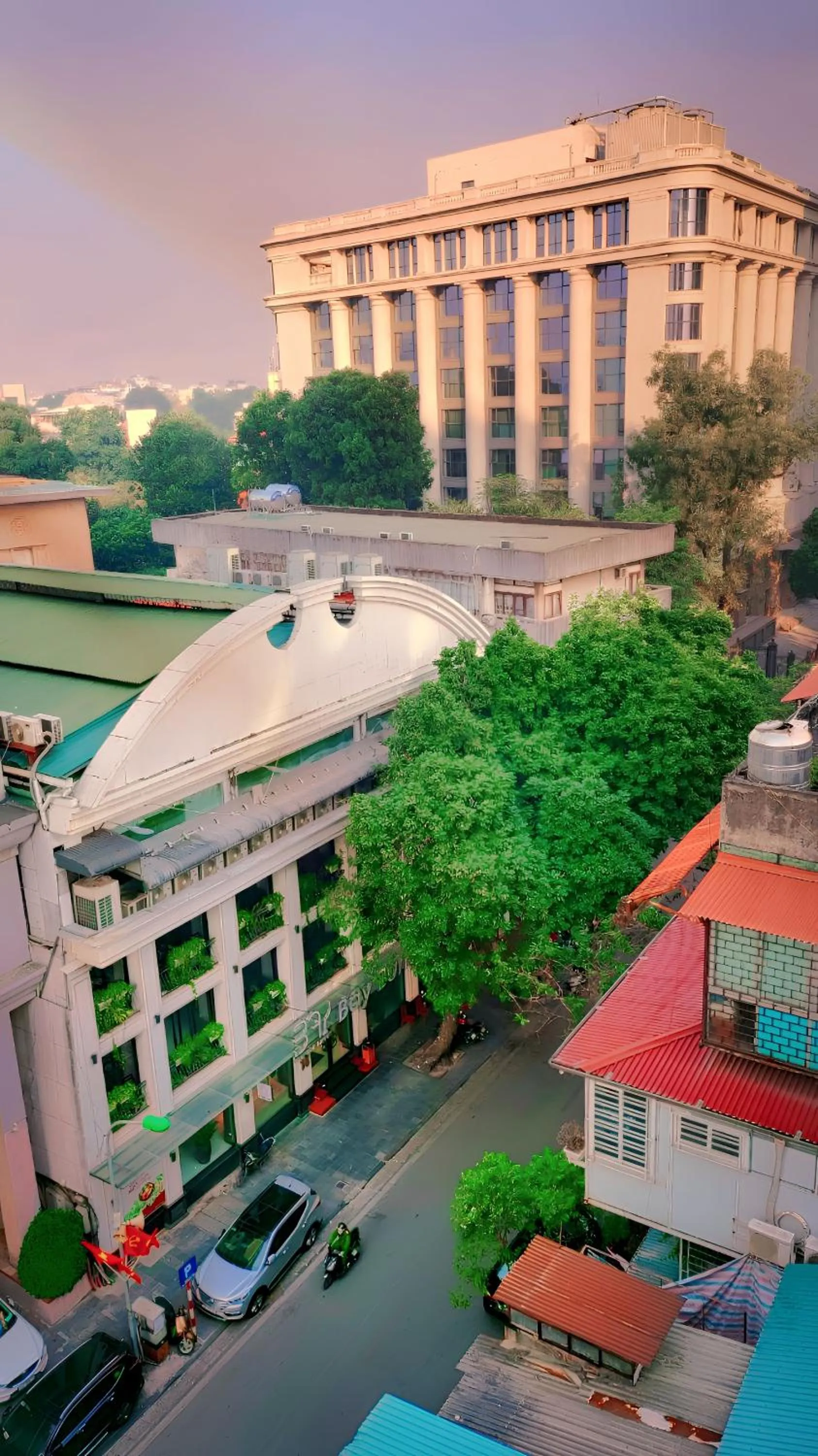 Property building in Hotel De Rond