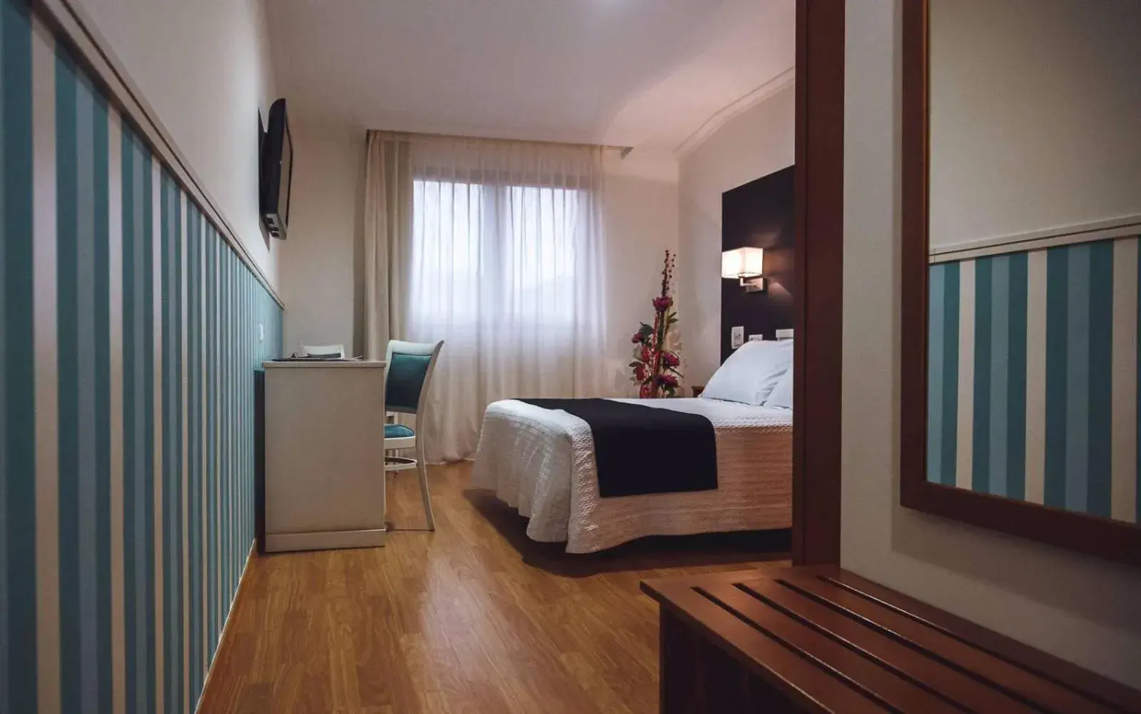 Large Single Room in Hotel Lombiña Large Single Room in Hotel Lombiña