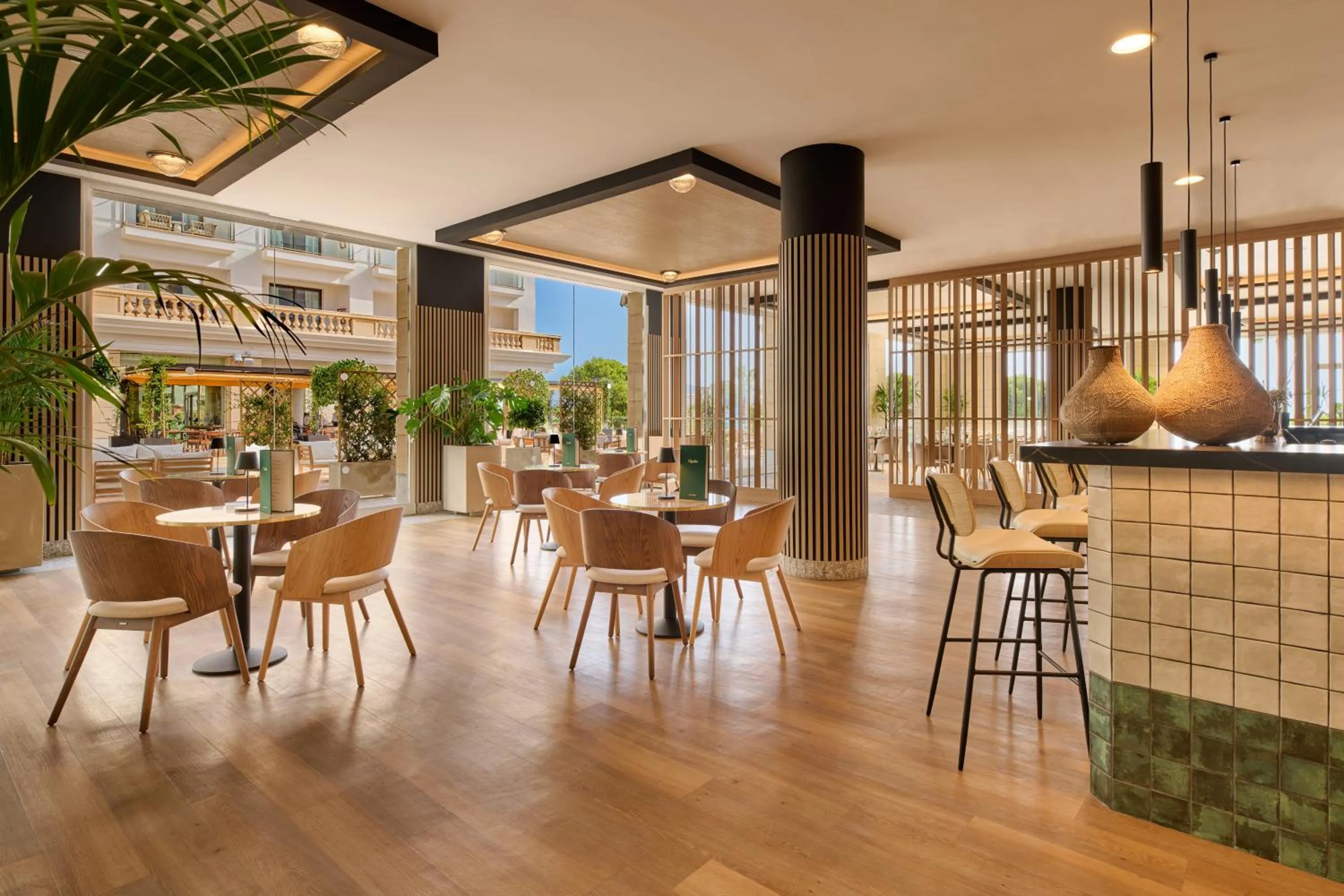 Lounge or bar in Sarena de Muro Resort Mallorca, part of Destination by Hyatt