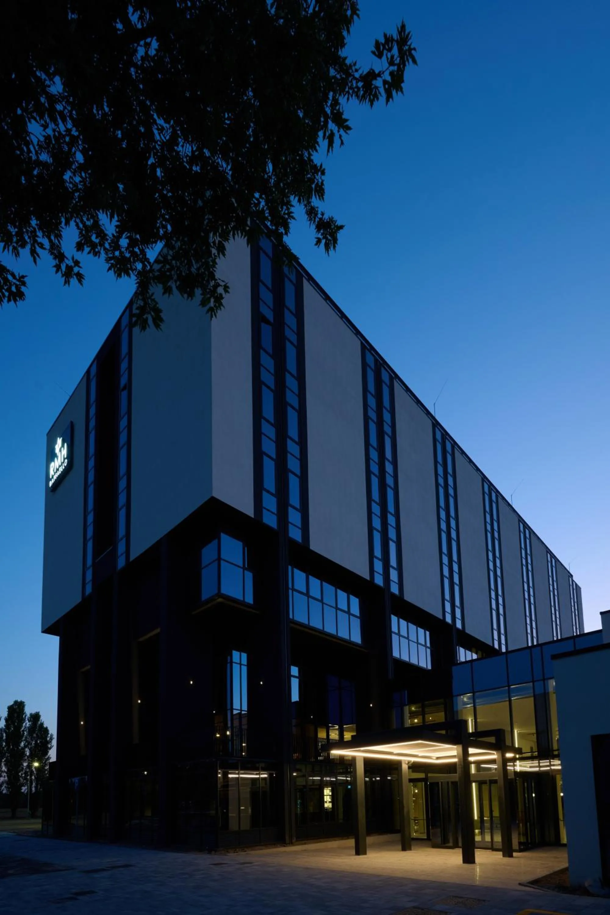 Property building in RMH Modena Raffaello