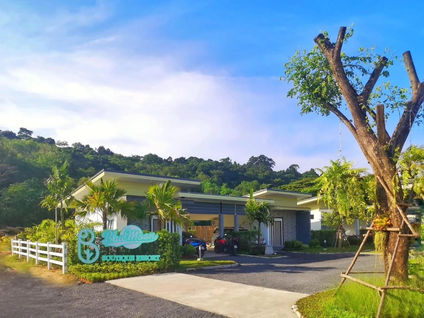 Property building in Blue Moon Boutique Resort