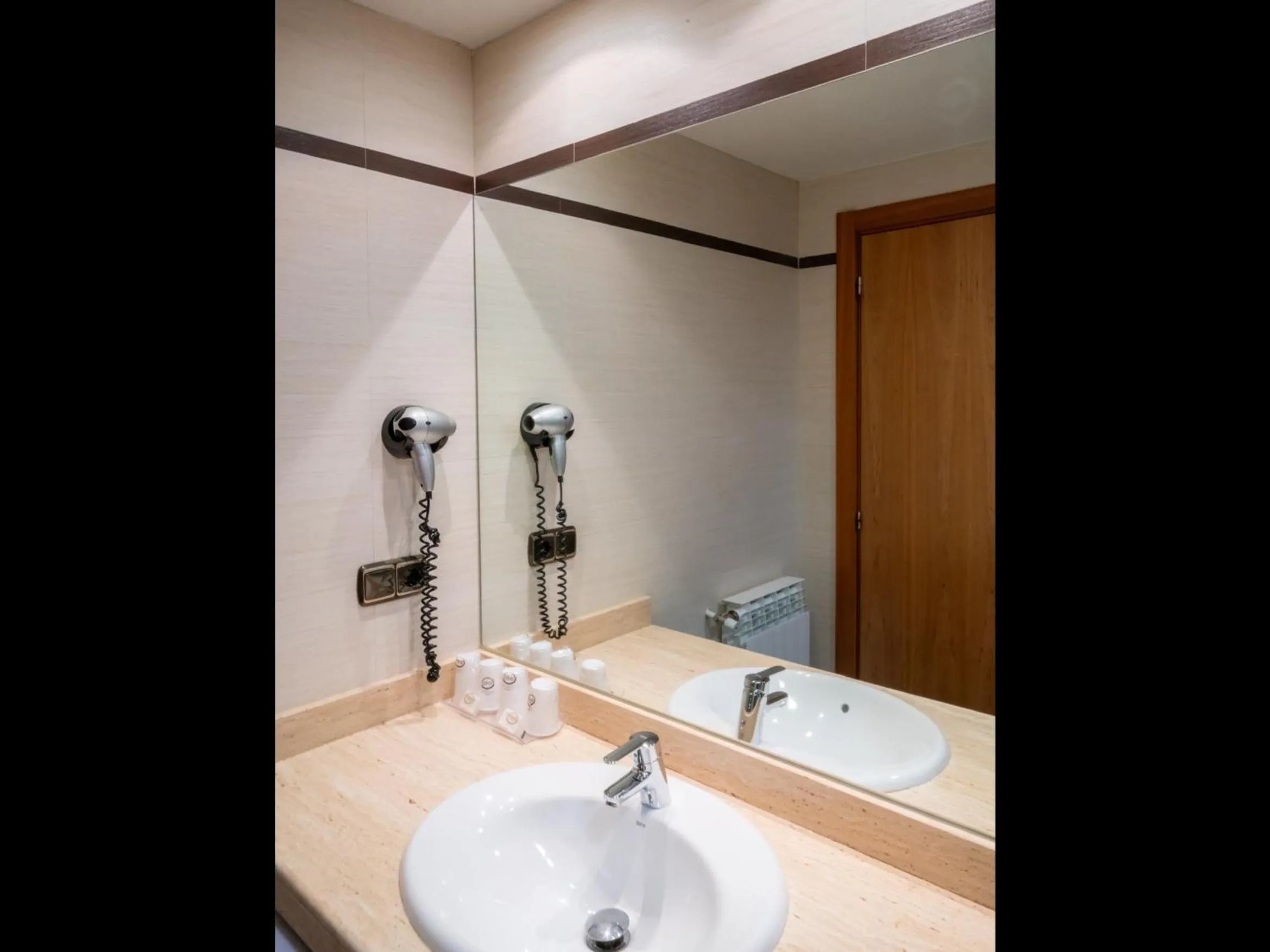 Shower in Hotel Mozárbez Salamanca