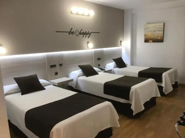 Bedroom, Bed in Hotel Mozárbez Salamanca