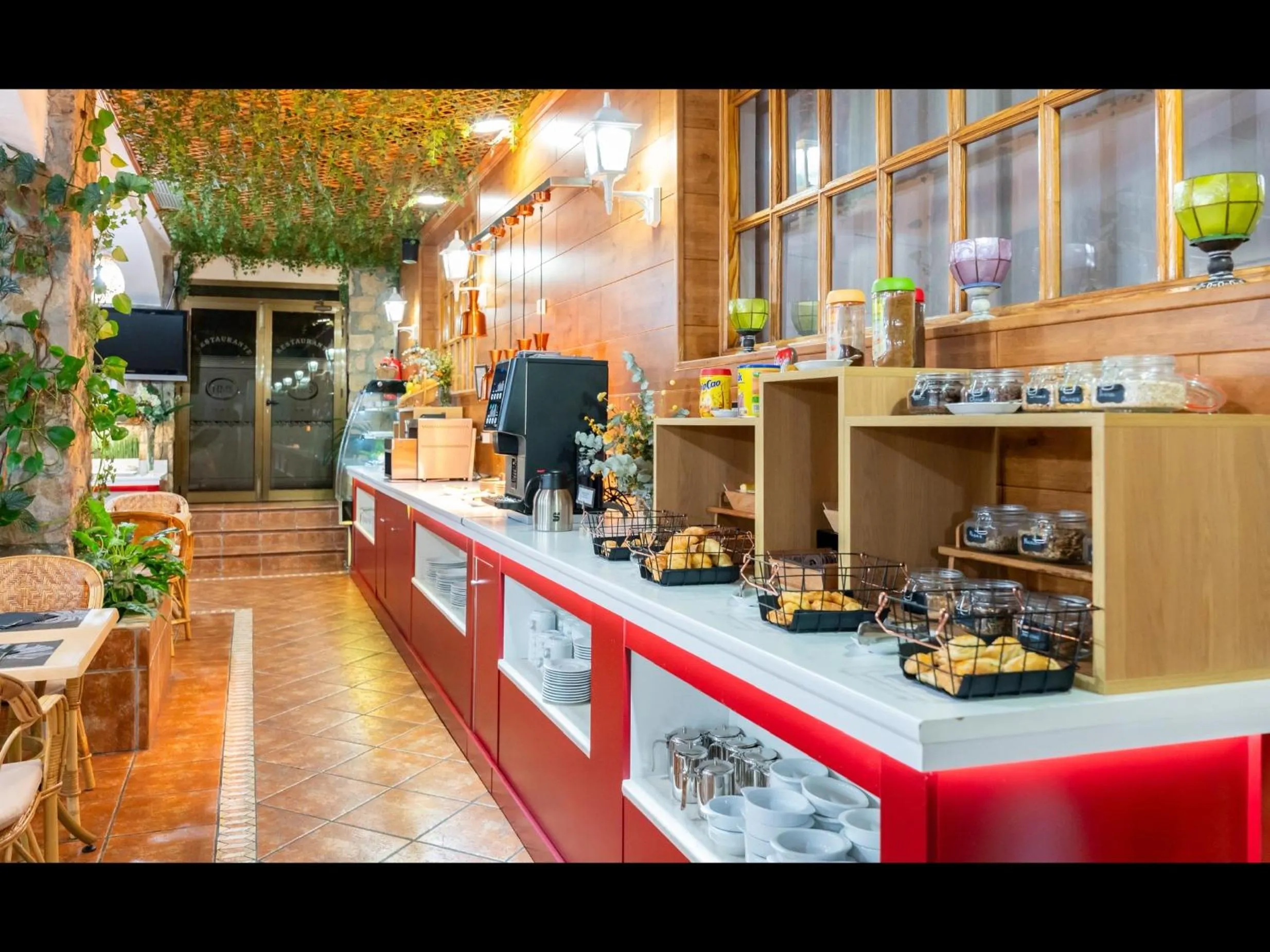 Food and drinks in Hotel Mozárbez Salamanca