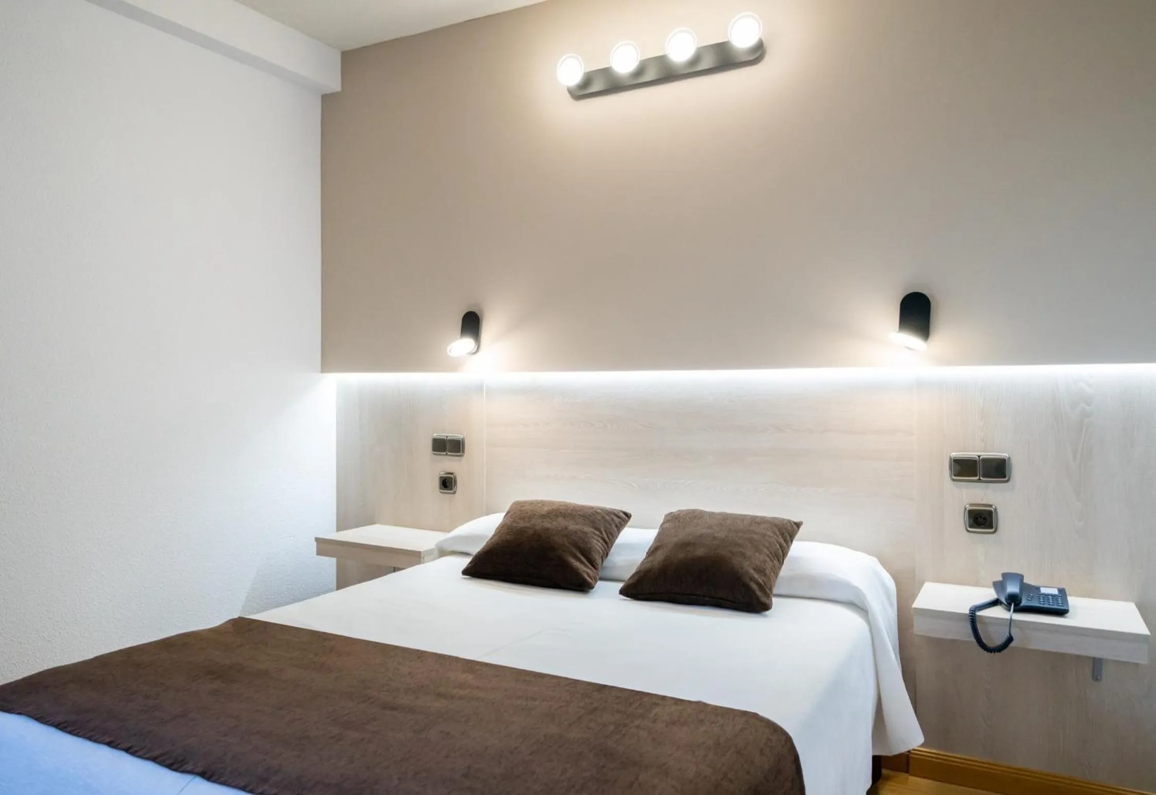 Photo of the whole room, Bed in Hotel Mozárbez Salamanca