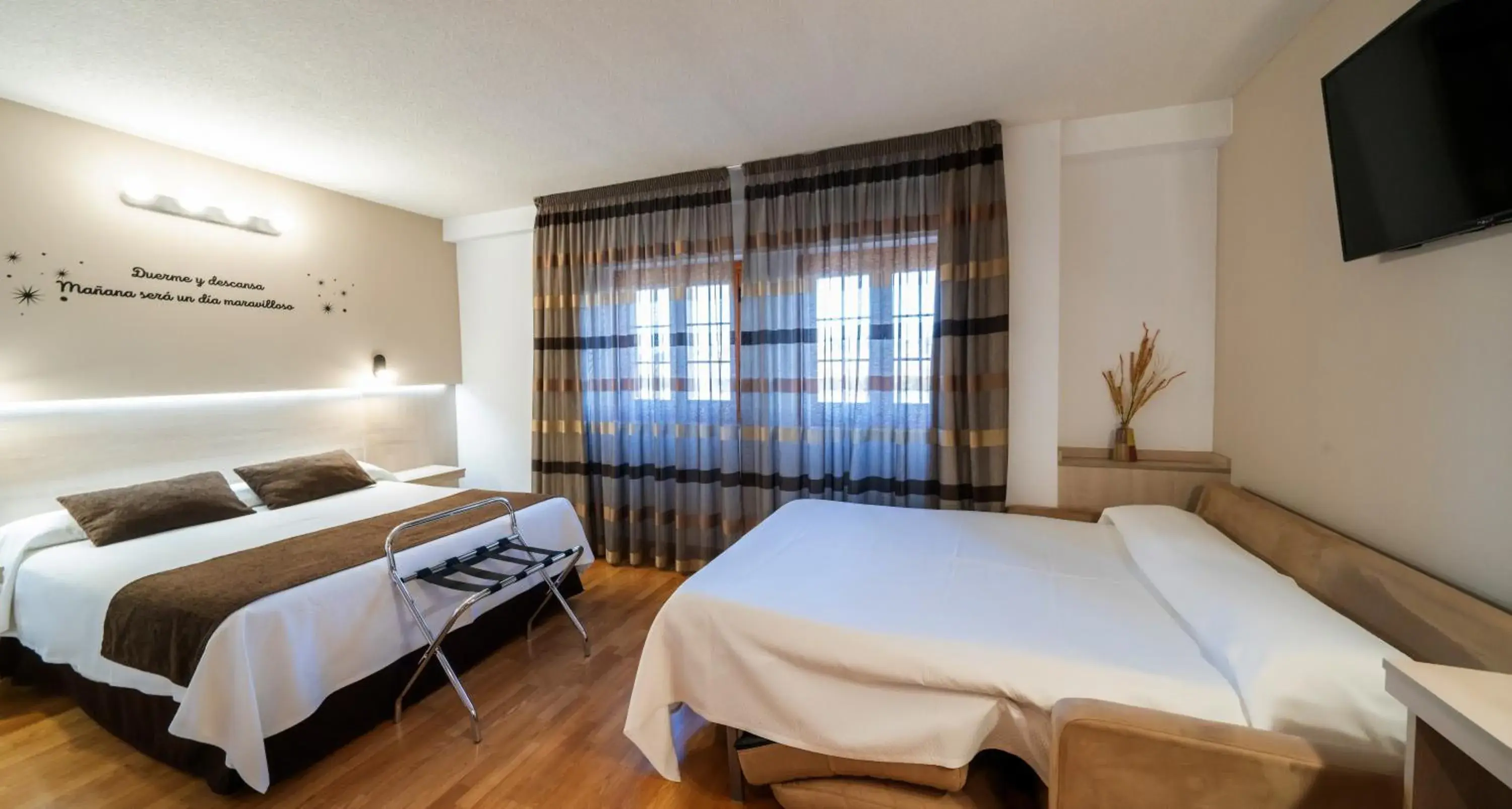 Family Room (2 Adults + 2 Children) in Hotel Mozárbez Salamanca Family Room (2 Adults + 2 Children) in Hotel Mozárbez Salamanca