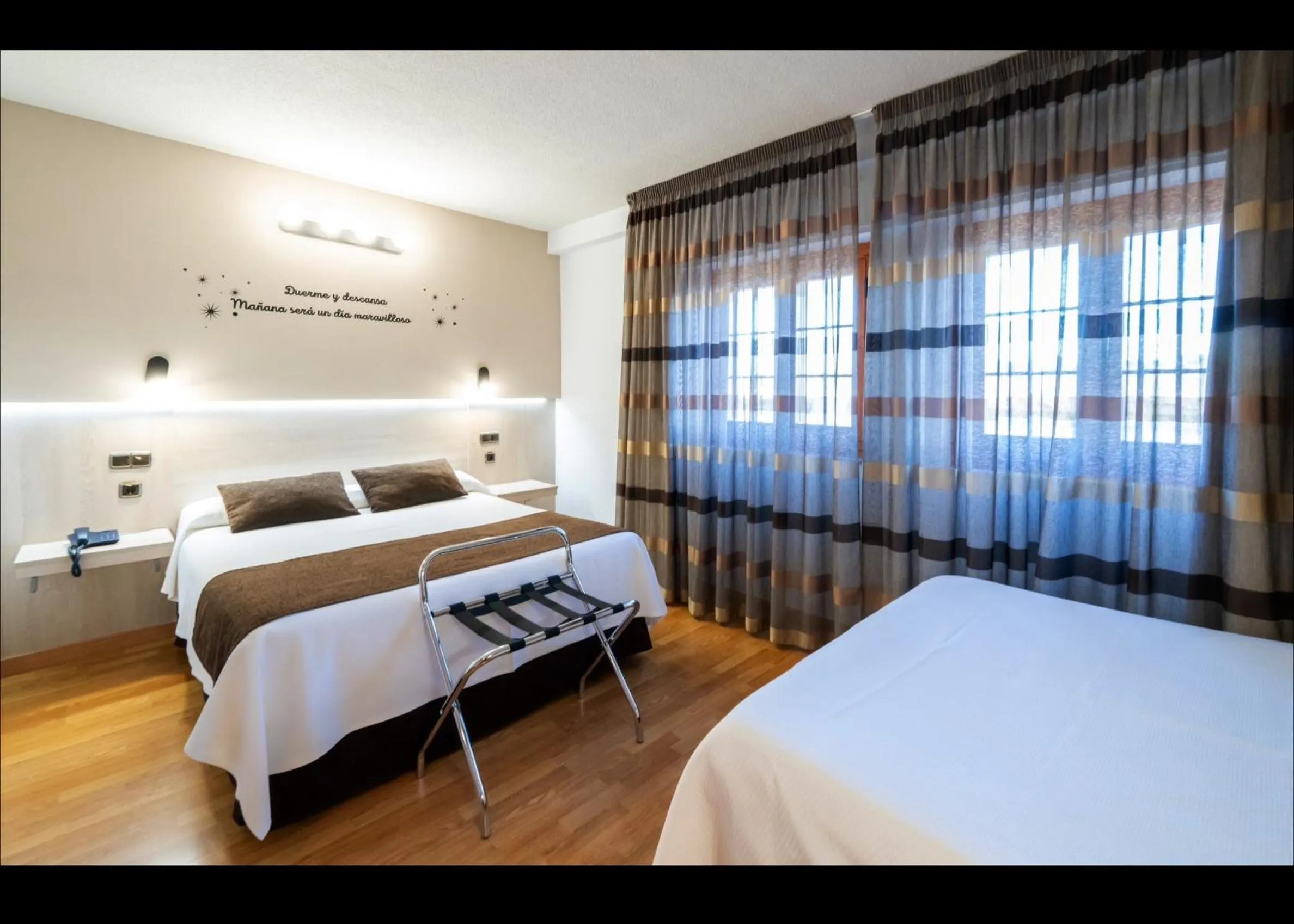 Bed in Hotel Mozárbez Salamanca