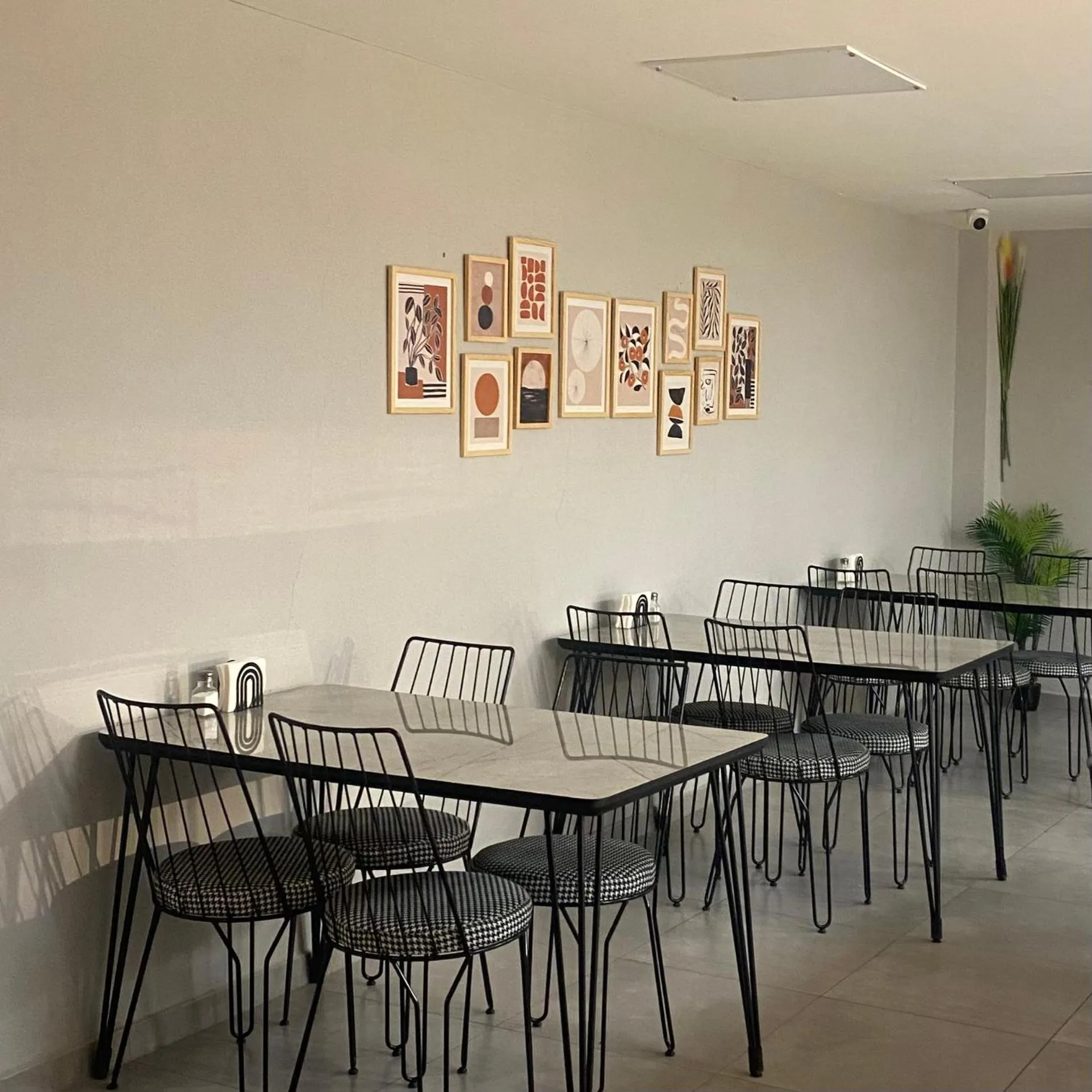 Restaurant/places to eat in BRANDROOM HOTEL