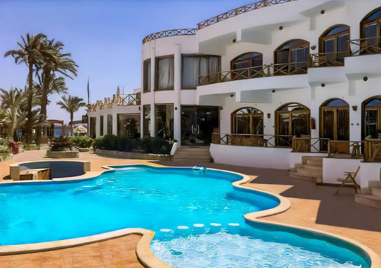 Swimming pool in Red Sea Relax Hotel