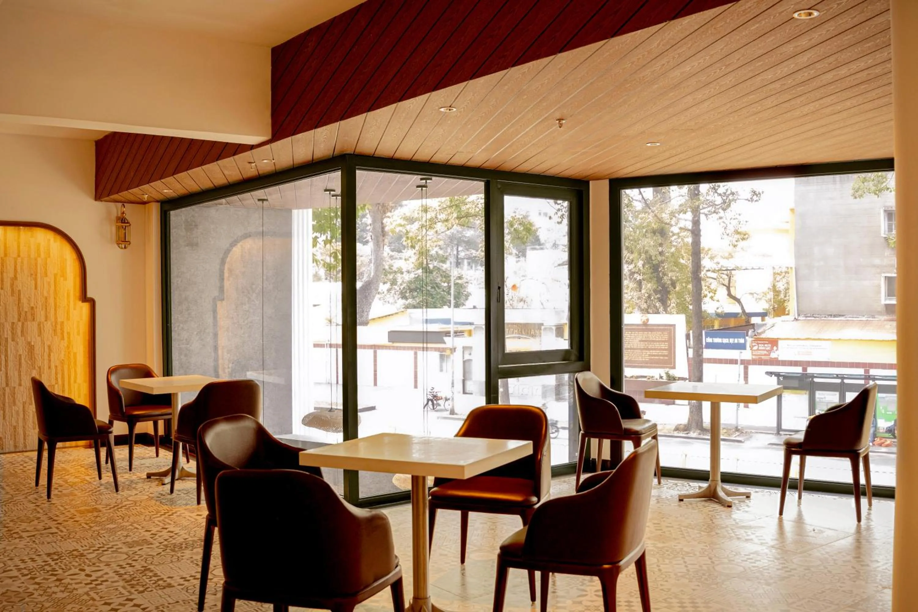 Restaurant/places to eat in Dai Nam Boutique Hotel