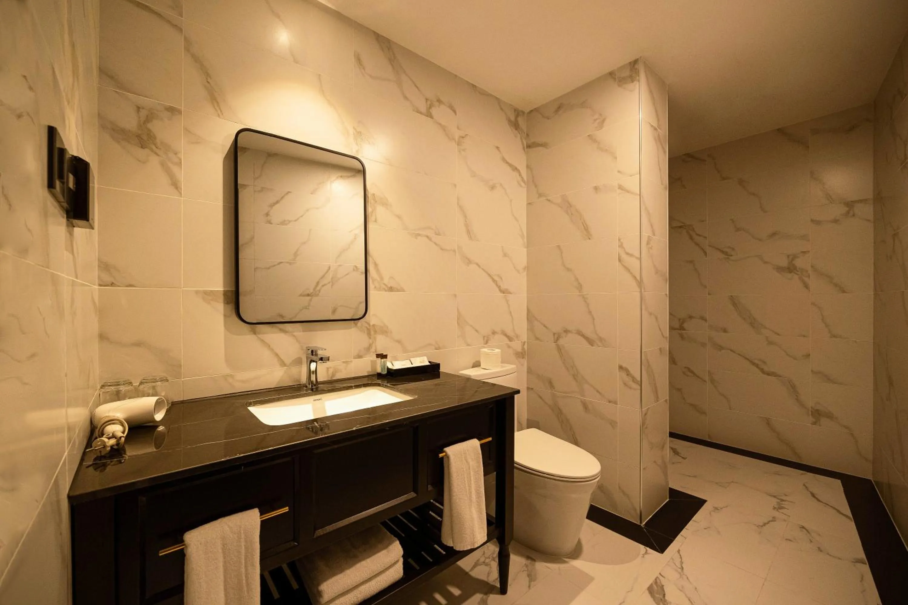 Shower in Dai Nam Boutique Hotel