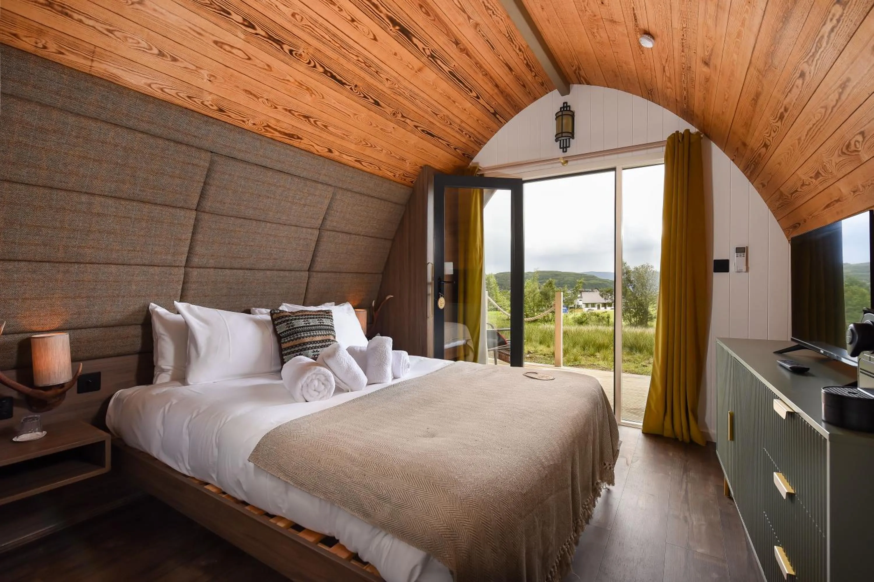 Photo of the whole room, Bed in Bracken Hide Hotel