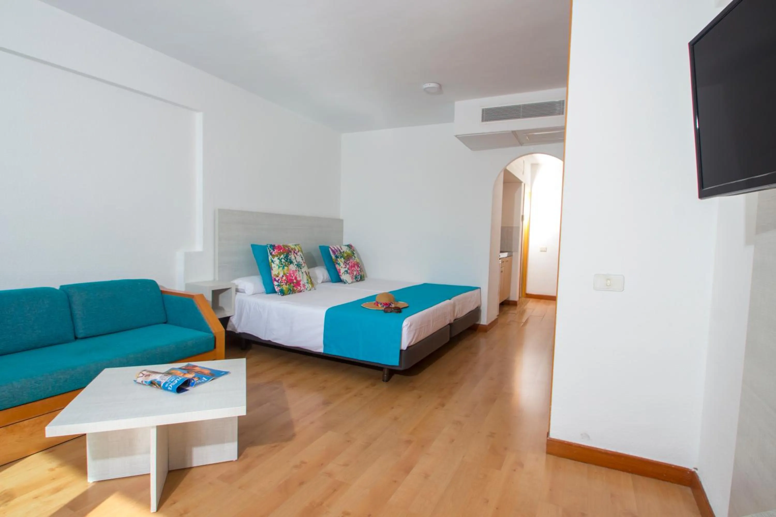 Photo of the whole room, Bed in Hotel Green Field