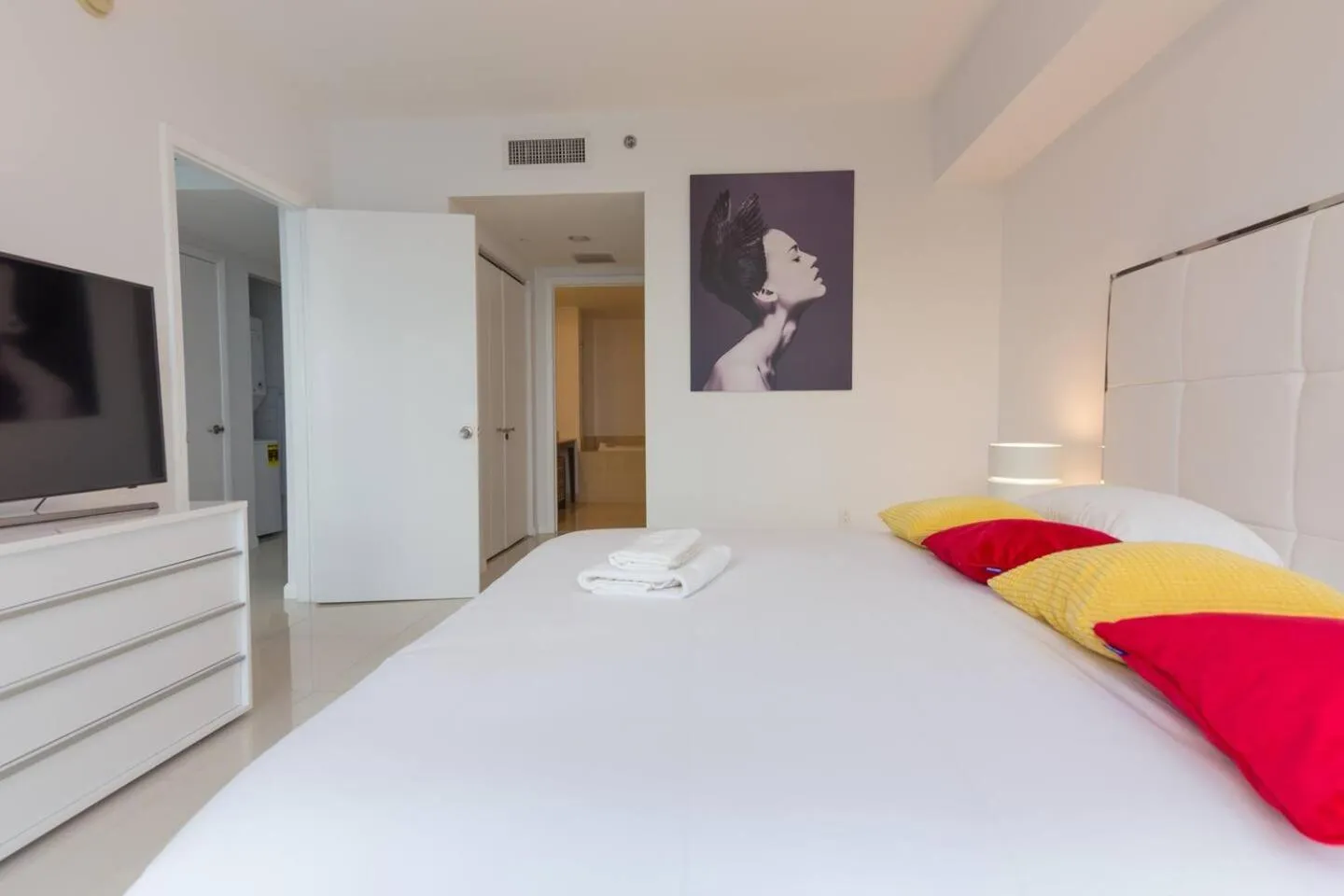 Bed in Amazing unit Miami Brickell with Sea & City View