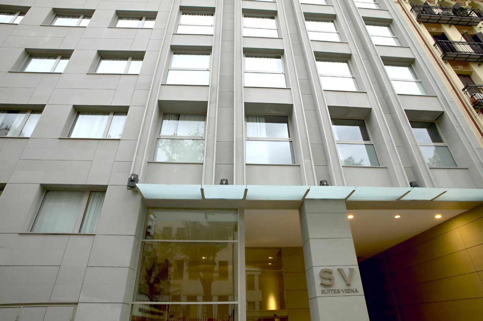 Property building in Suites Viena Plaza de España