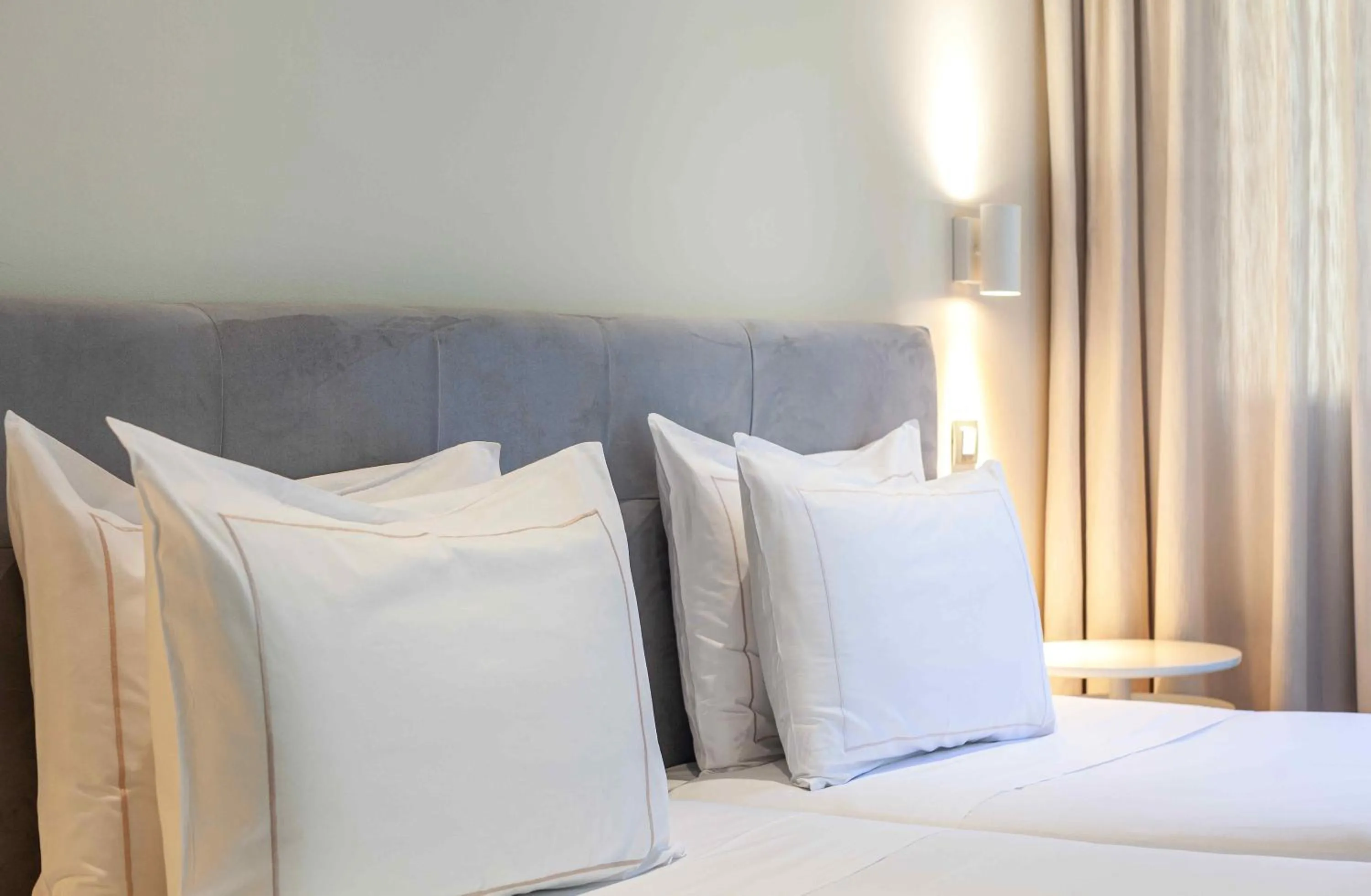 Bed in Suites Viena Plaza de España