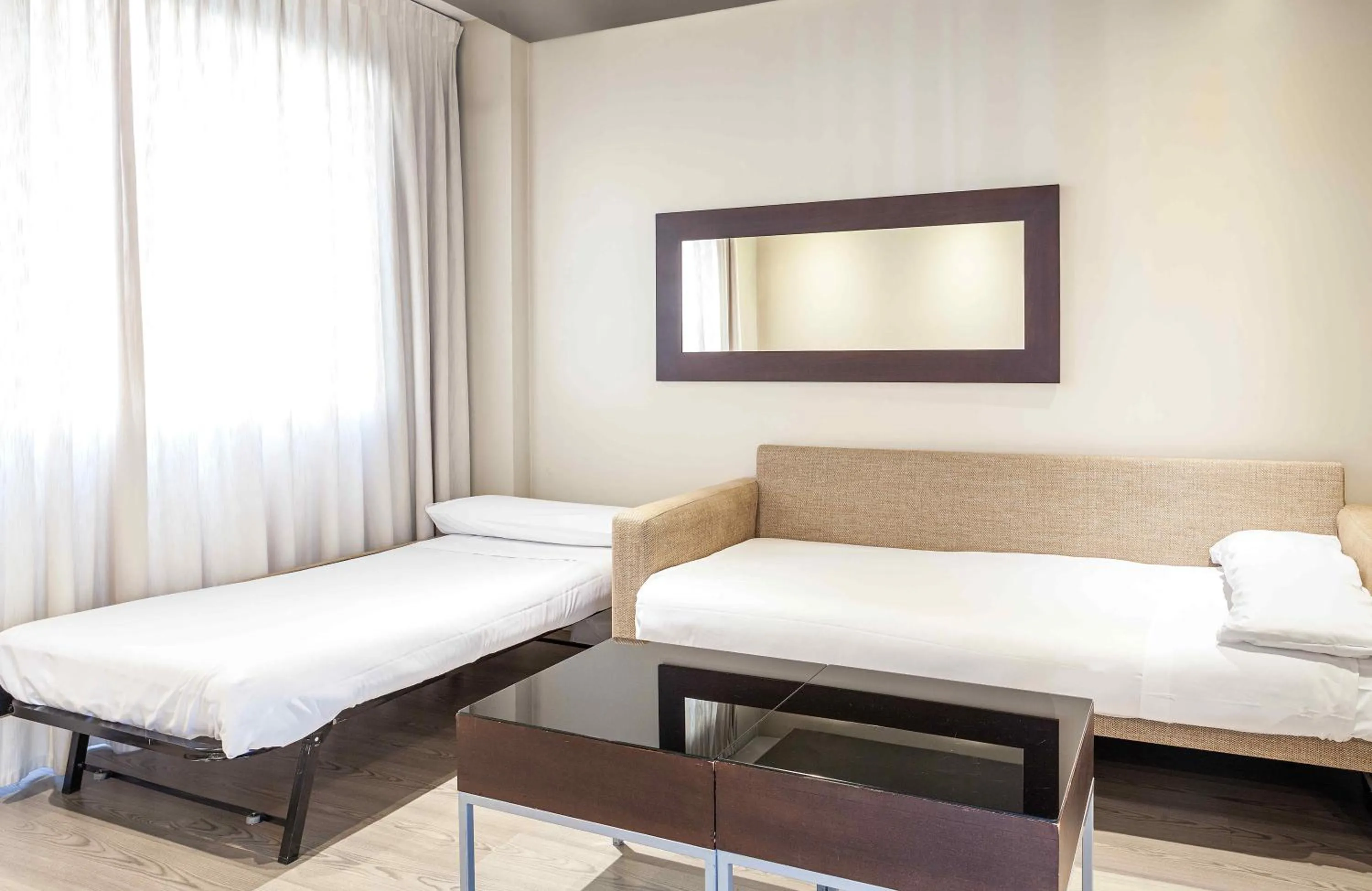 Bed in Suites Viena Plaza de España