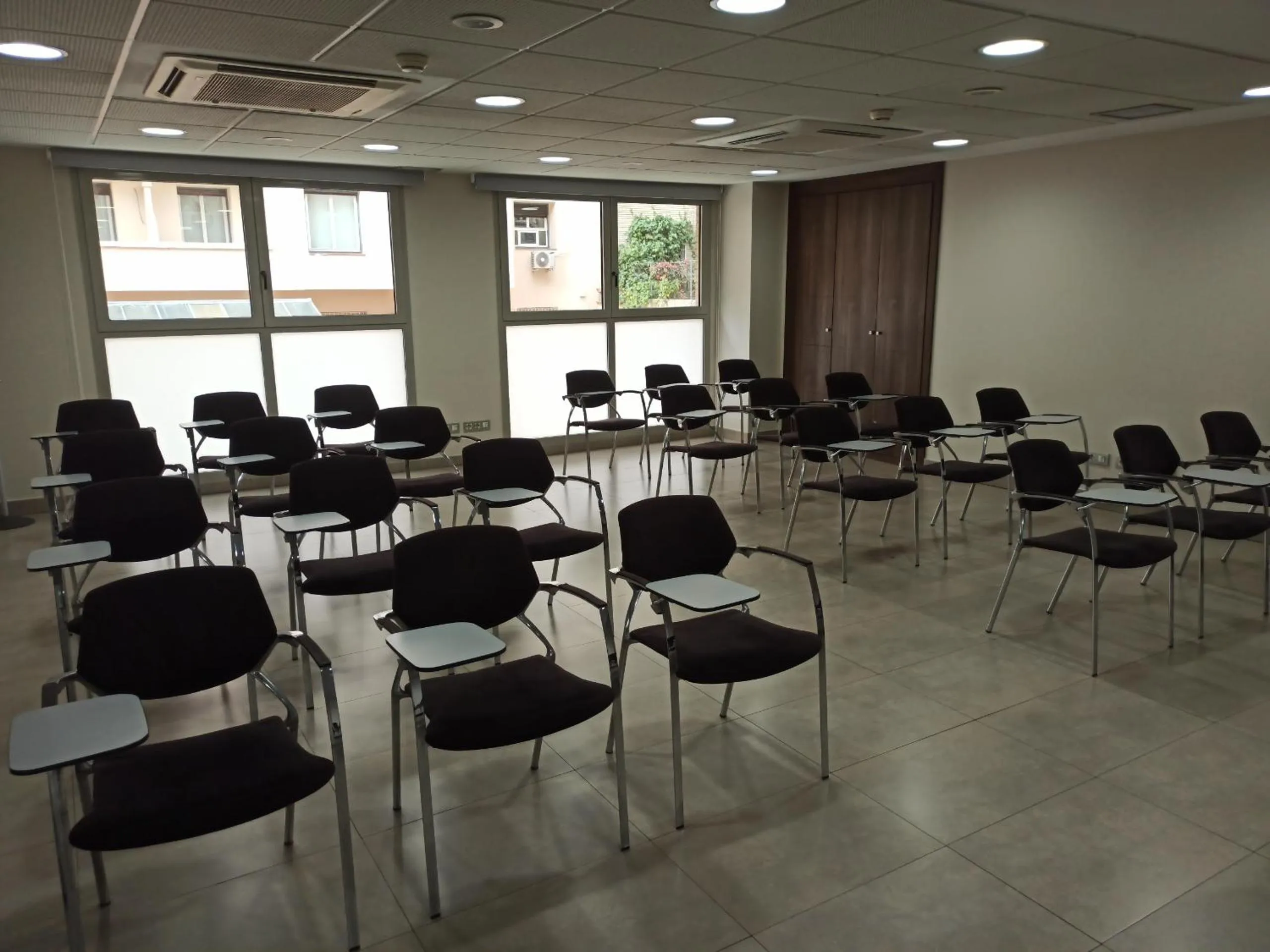 Meeting/conference room in Suites Viena Plaza de España