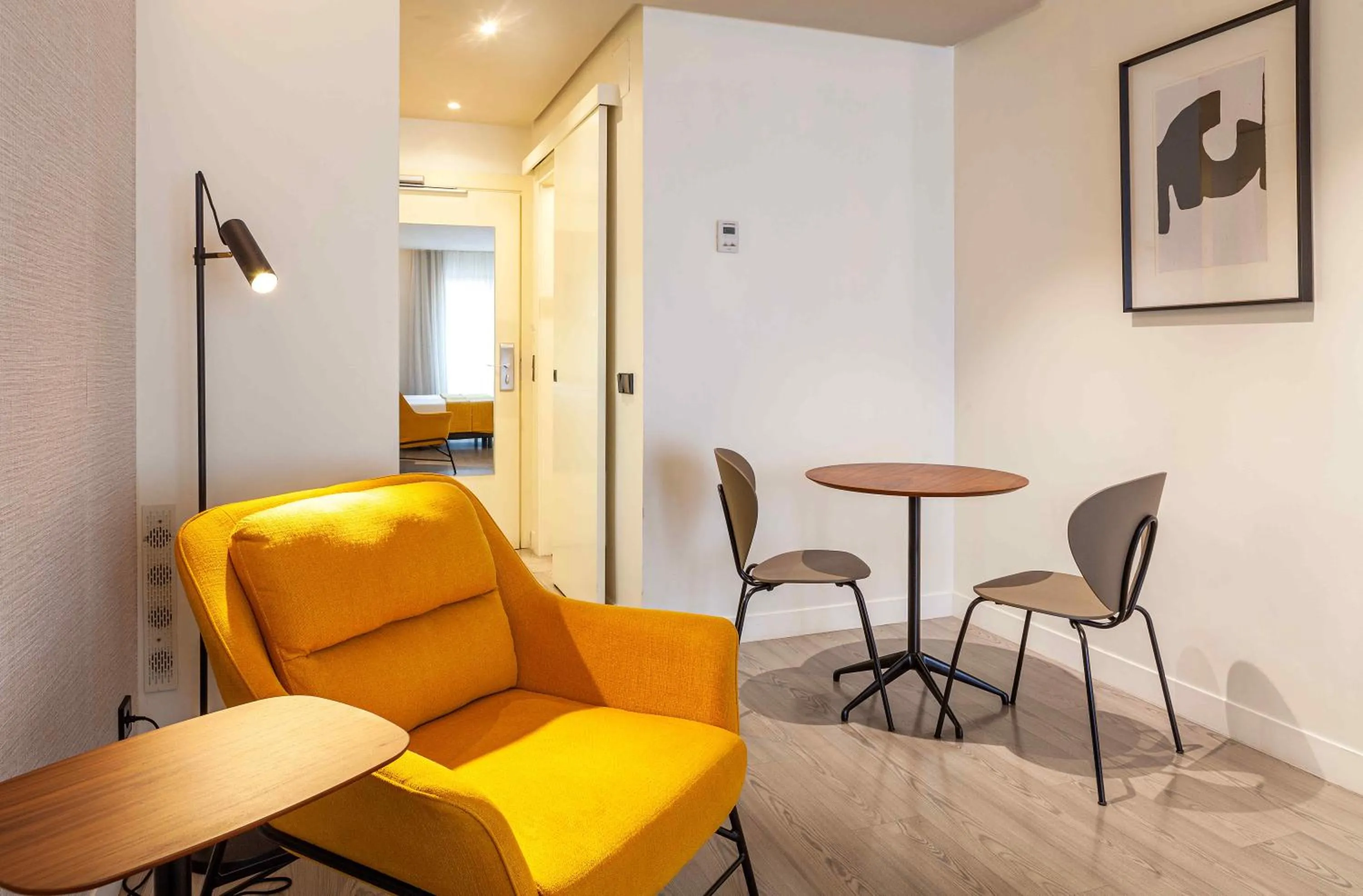 Seating area in Suites Viena Plaza de España