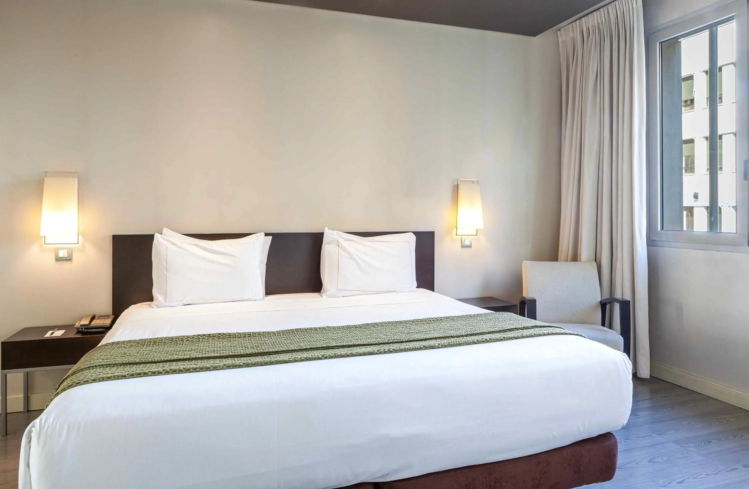 Bed in Suites Viena Plaza de España