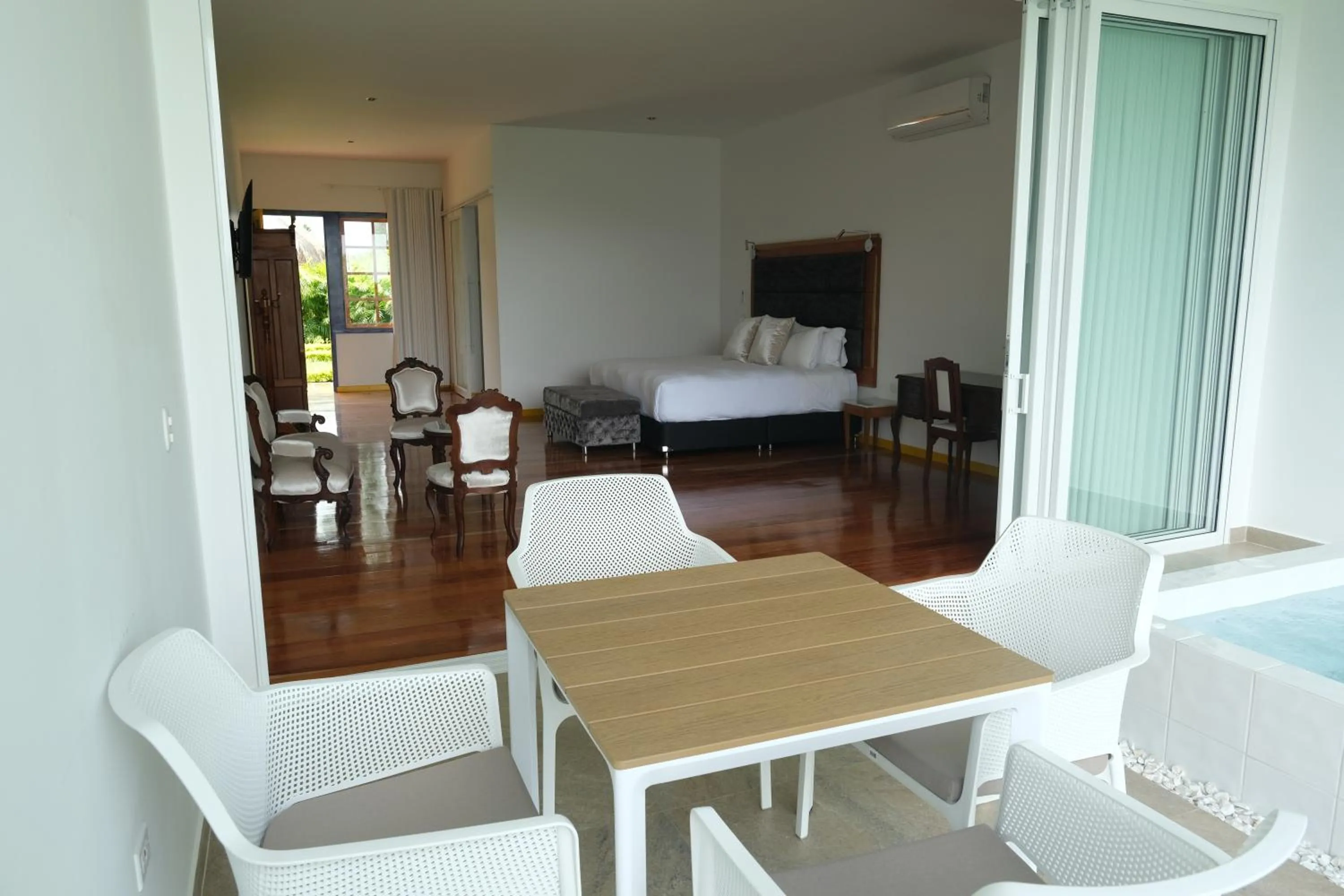 Photo of the whole room, Bed in Atardeceres del Cafe