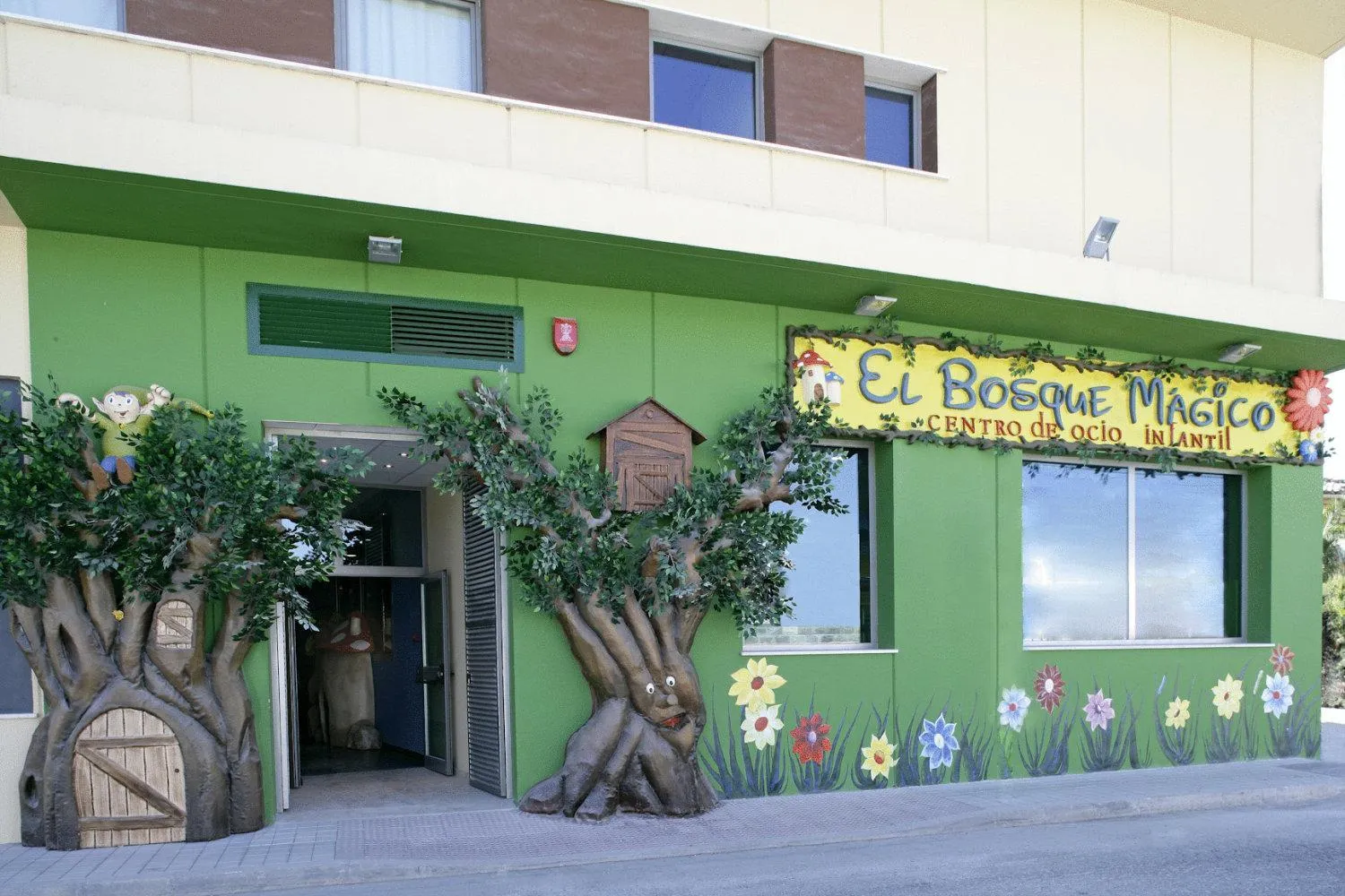 Facade/entrance in BS Capitulaciones