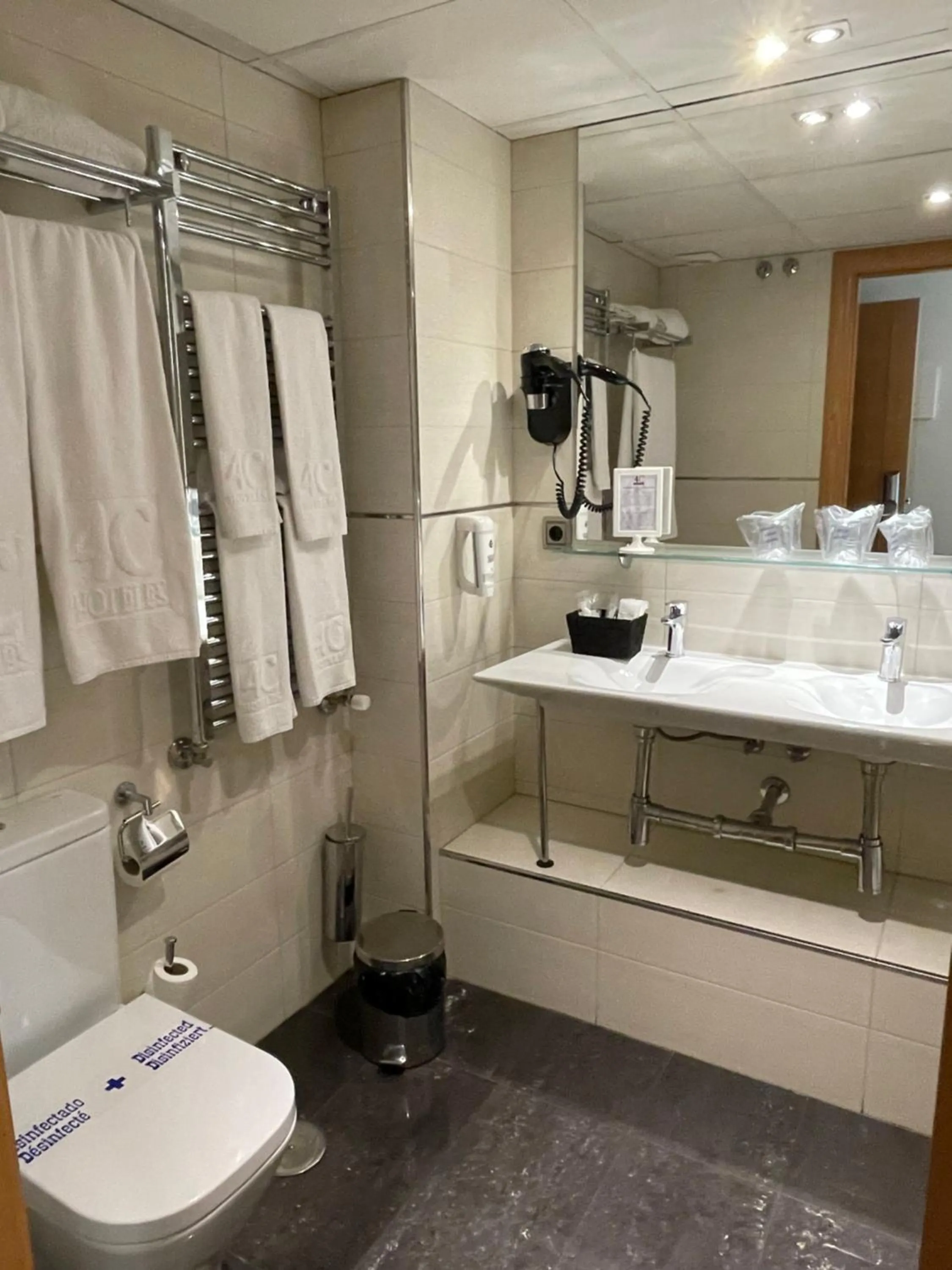 Bathroom in 4C Bravo Murillo