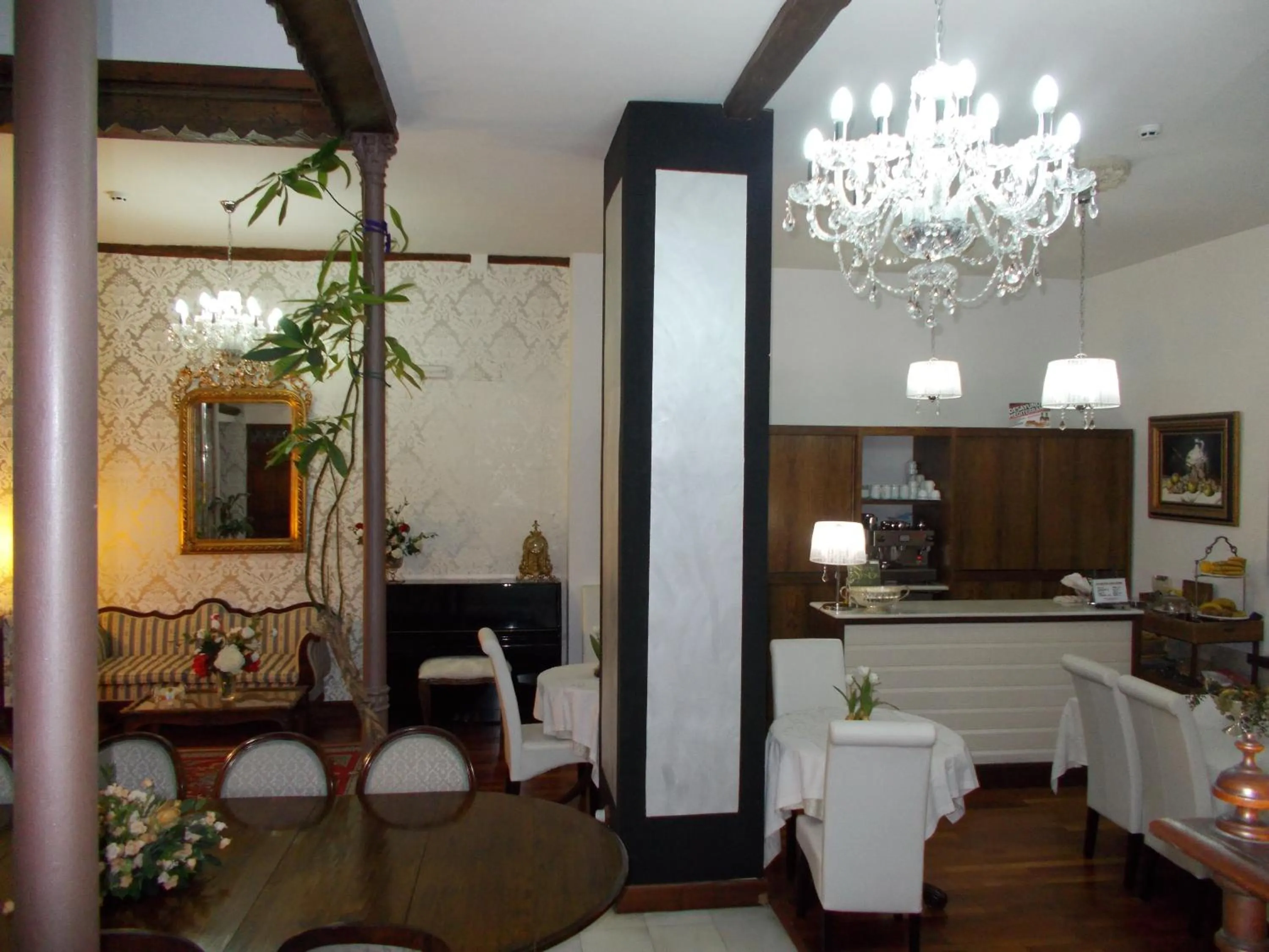 Lobby or reception in Hotel Boutique Nueve Leyendas