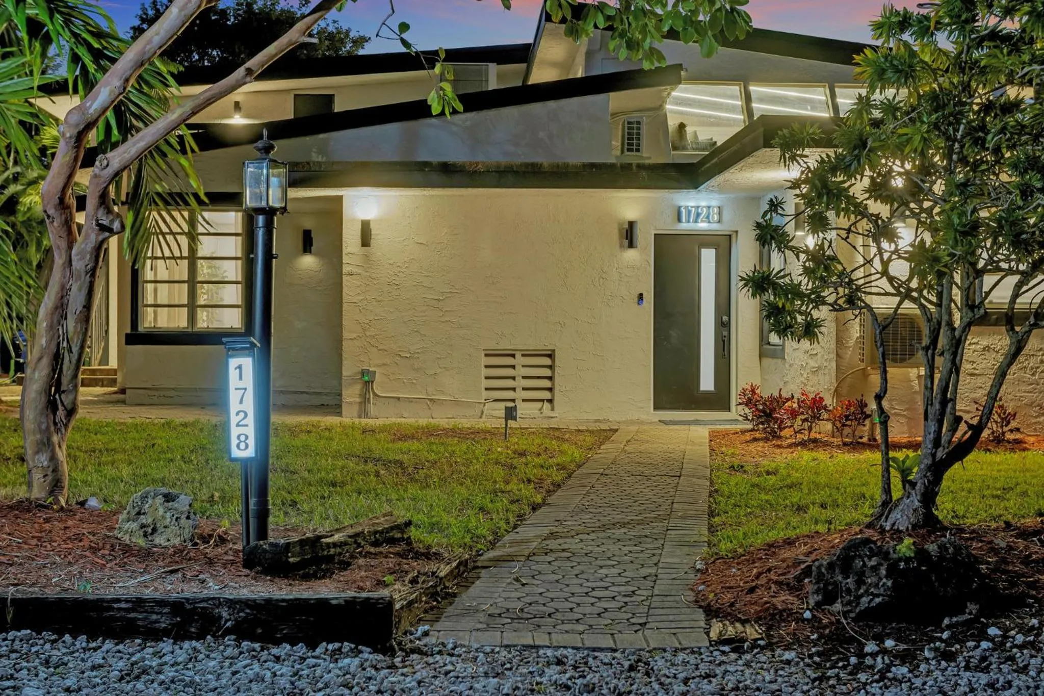 Stunning 2 Story Villa with Pool