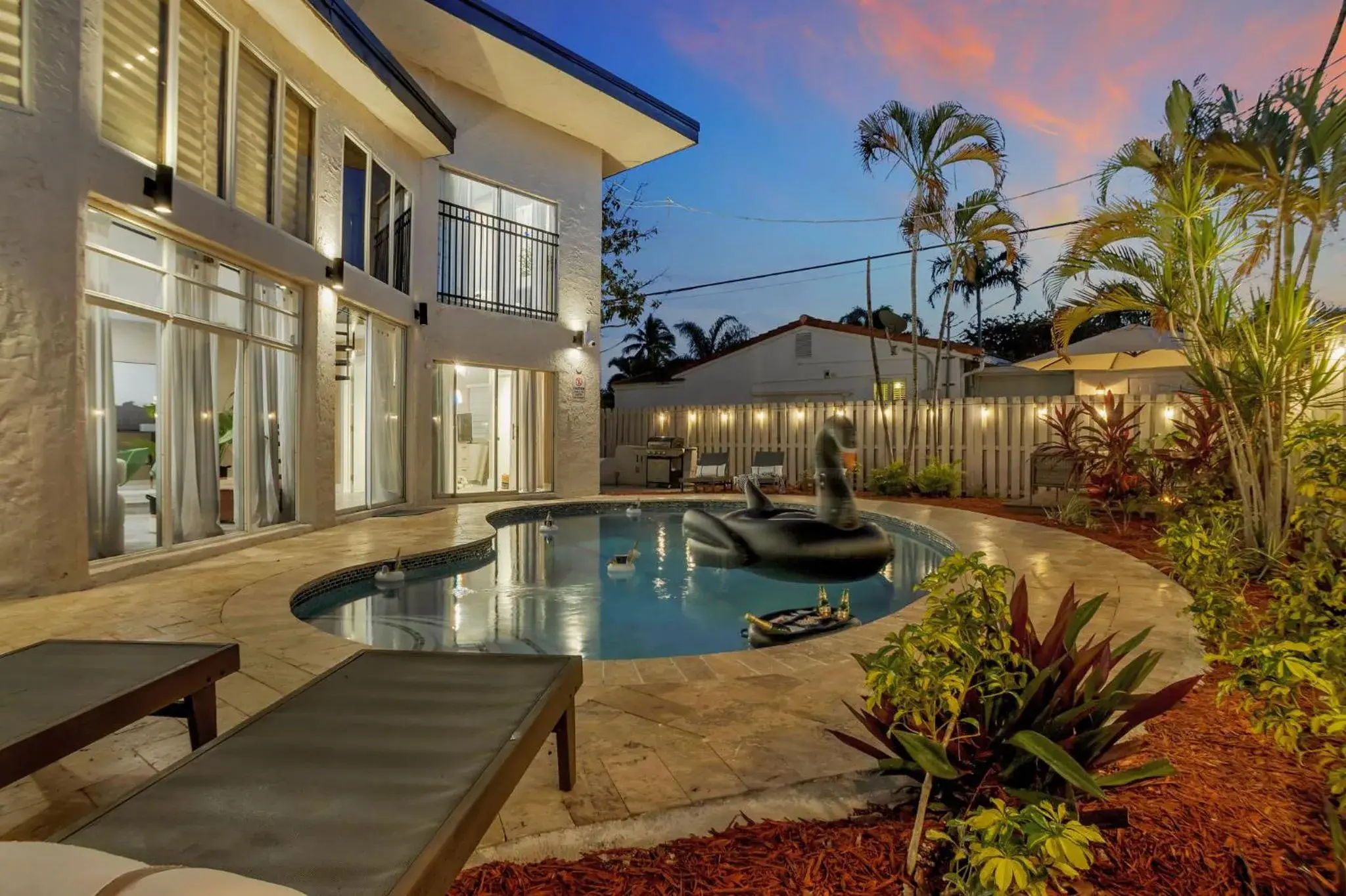 Stunning 2 Story Villa with Pool Stunning 2 Story Villa with Pool